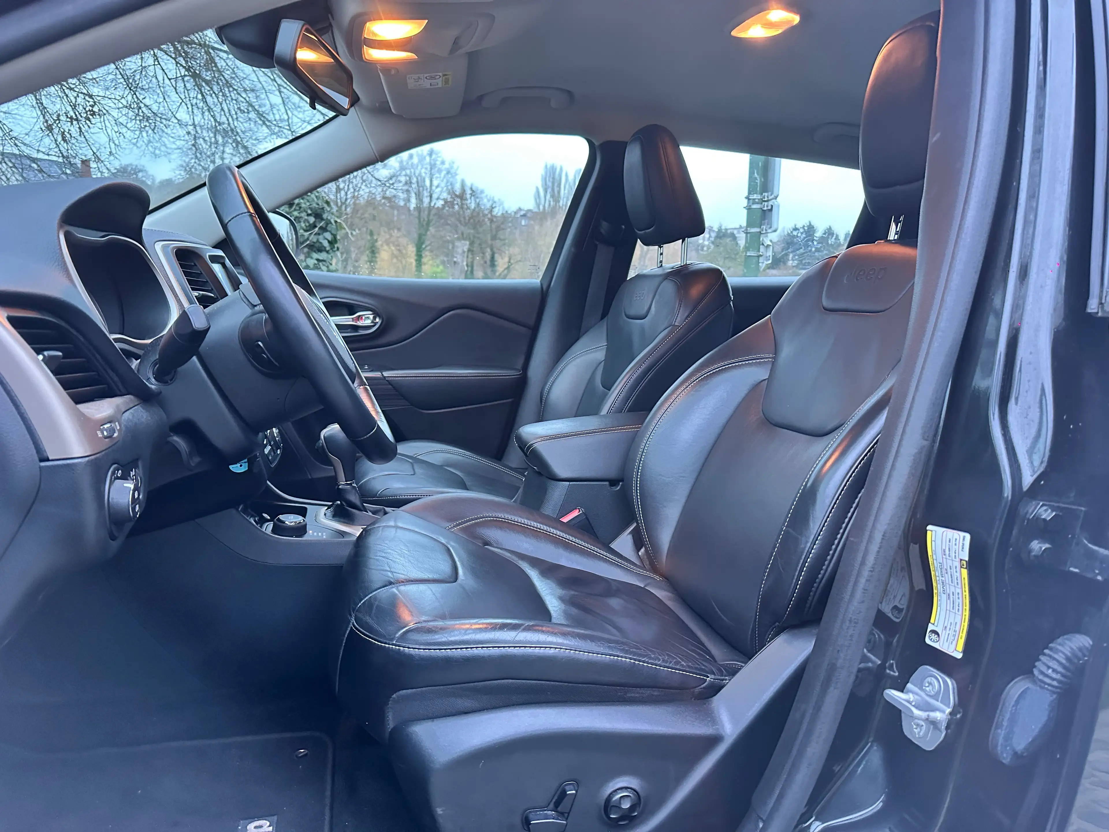 Jeep Cherokee Cherokee 2.0 MJD 4WD Longitude Plus Drive I — photo 8