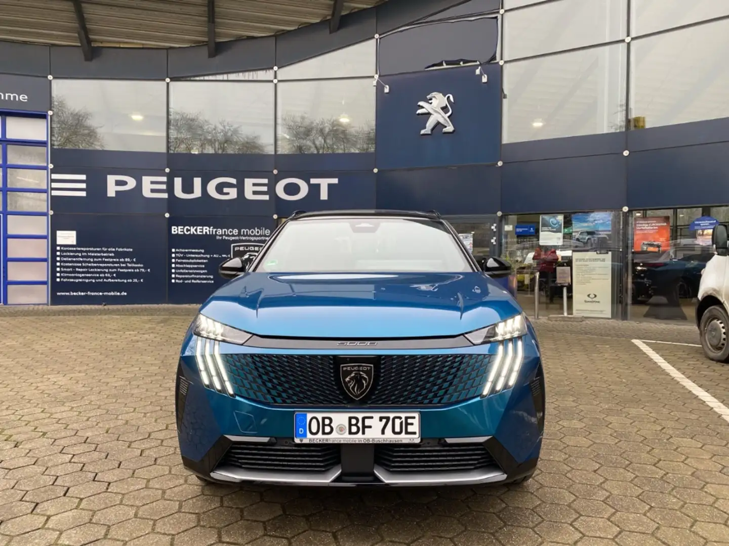 Peugeot 5008 Elektro GT Elektromotor 210PS *PANORAMA*SHZ*LENKRA Kék - 2