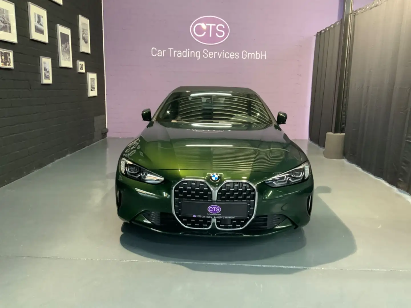 BMW 420 i Cabrio / BMW Premium Selection Groen - 1