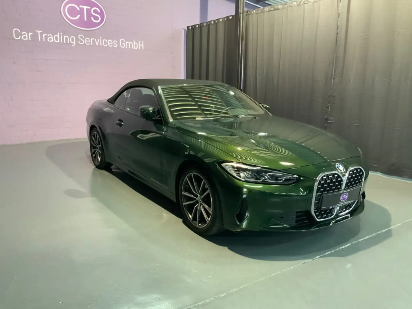 BMW 420 i Cabrio / BMW Premium Selection Groen - 2