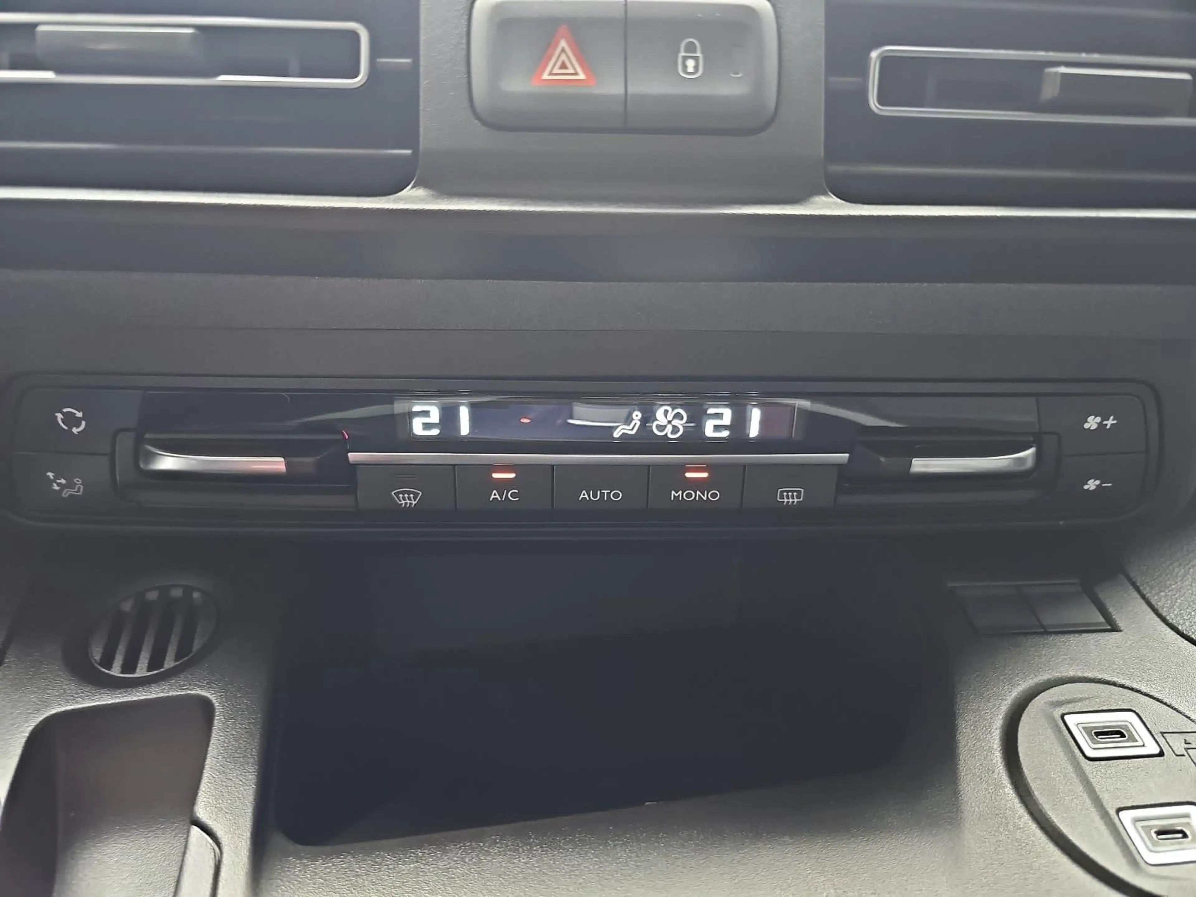 Peugeot Rifter RIFTER BLUEHDI 130 CV EAT8 GT L2 7-S NAVI LED AHK — photo 12