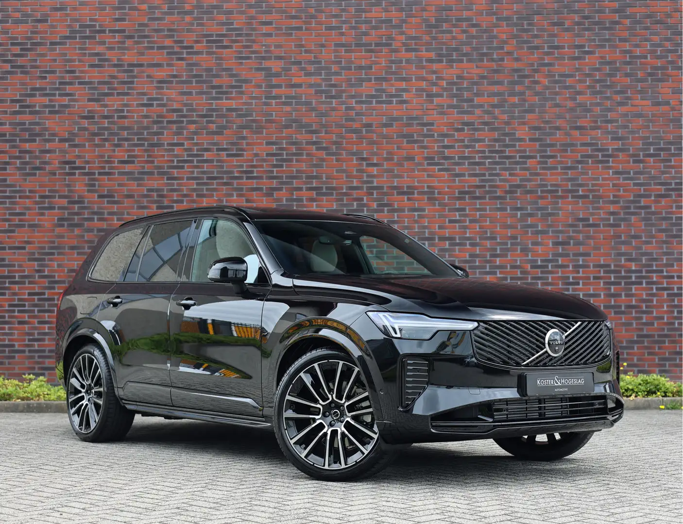 Volvo XC90 T8 AWD Ultra Dark | Facelift - Direct leverbaar - Zwart - 1