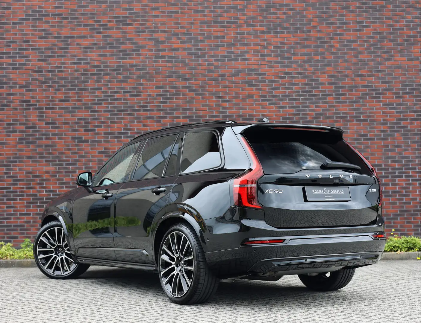 Volvo XC90 T8 AWD Ultra Dark | Facelift - Direct leverbaar - Zwart - 2