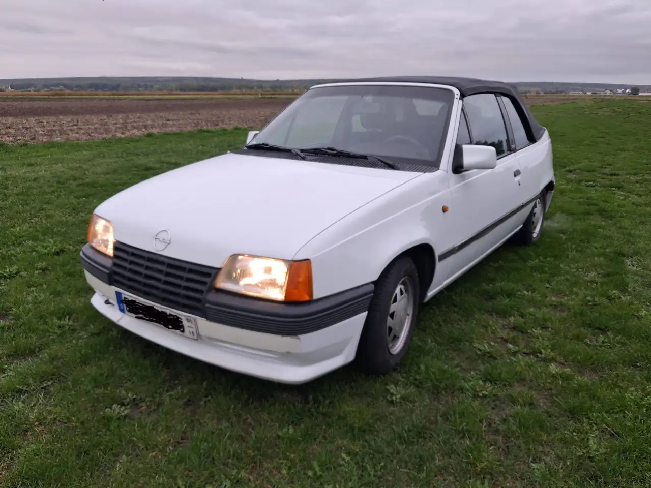 Opel Kadett E Cabrio, foto 1