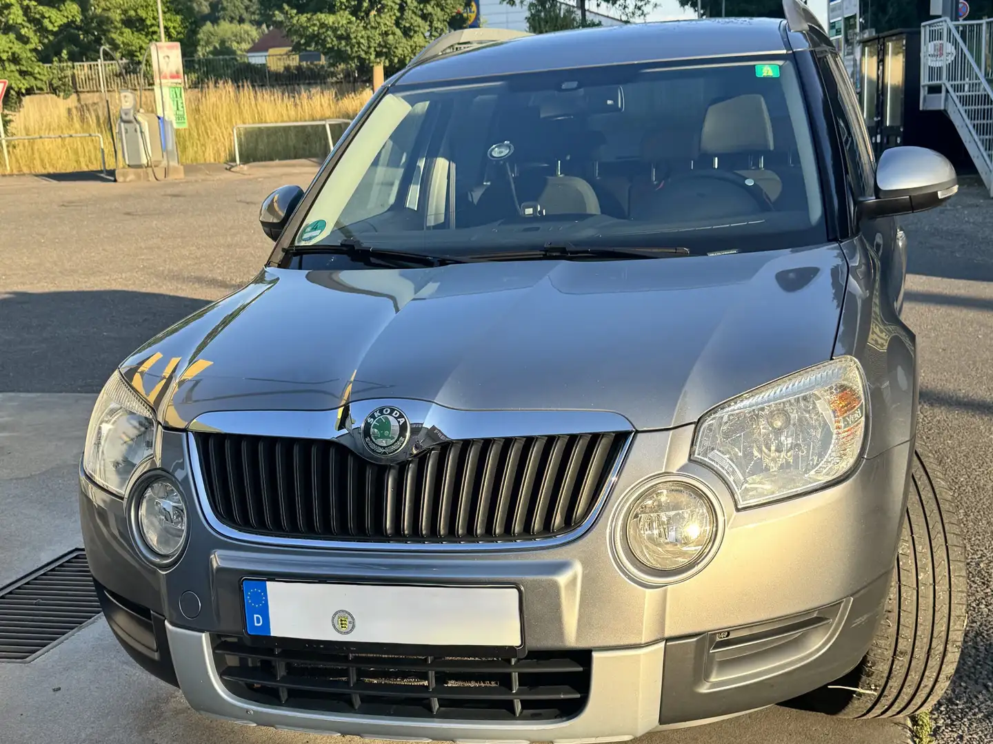 Skoda Yeti Yeti 2.0 TDI 4x4 Ambition siva - 1
