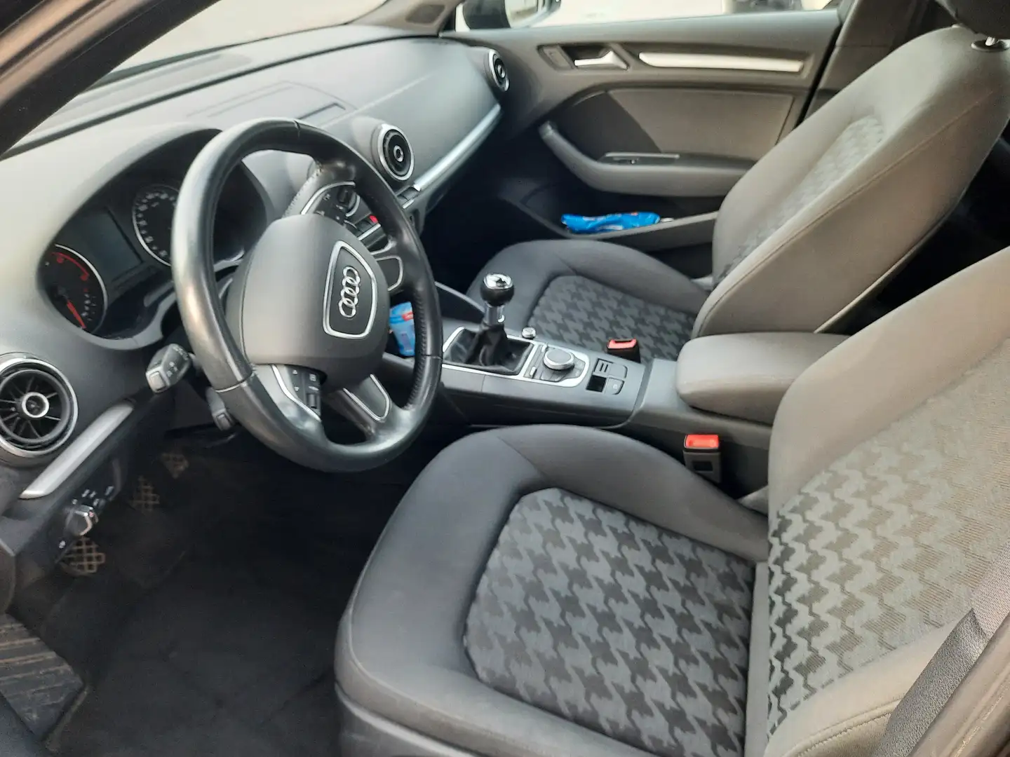 Audi A3 A3 Sportback 1.6 TDi Quattro Ambiente Bruin - 2