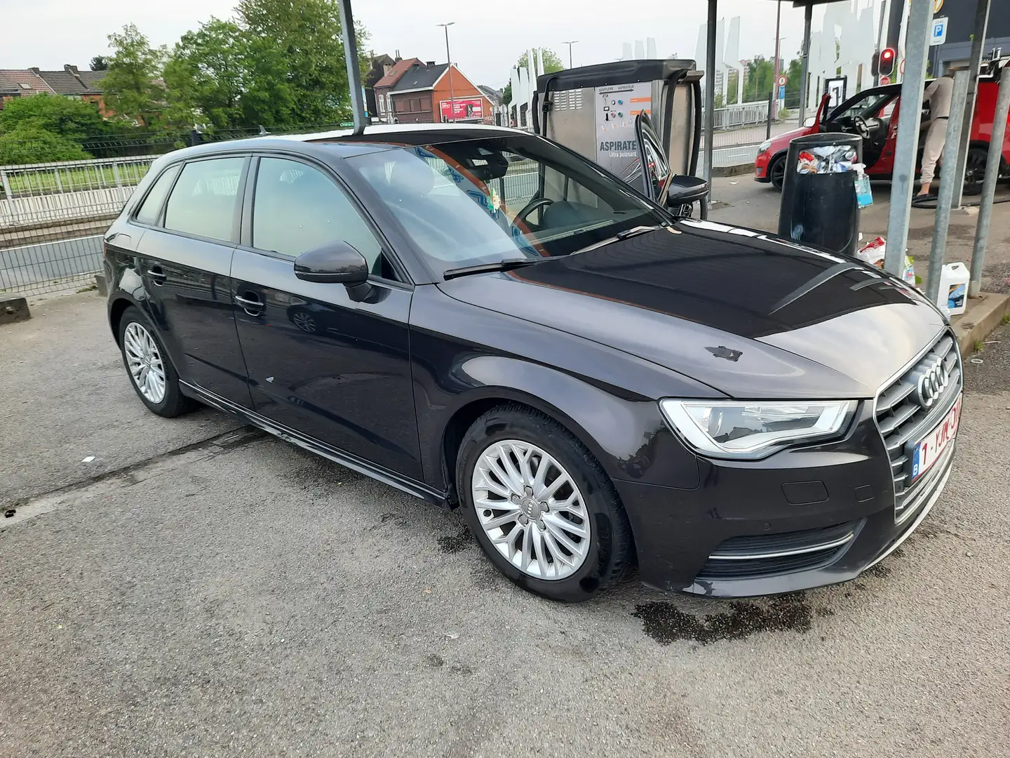 Audi A3 A3 Sportback 1.6 TDi Quattro Ambiente Bruin - 1
