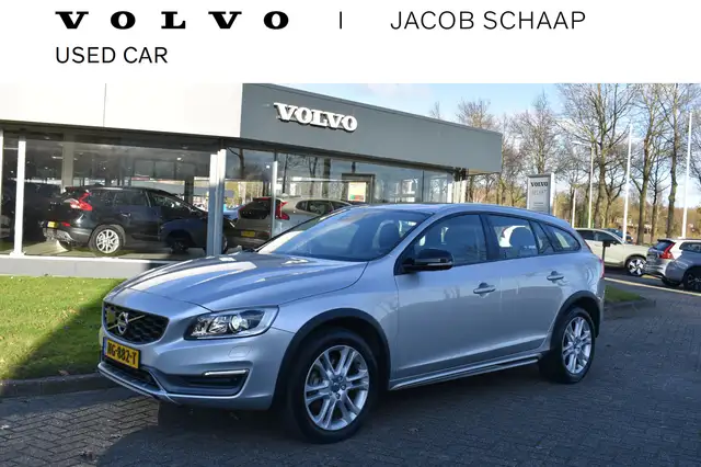 Volvo V60 Cross Country D4 190PK Automaat Summum | Trekhaak | ACC | Blis |