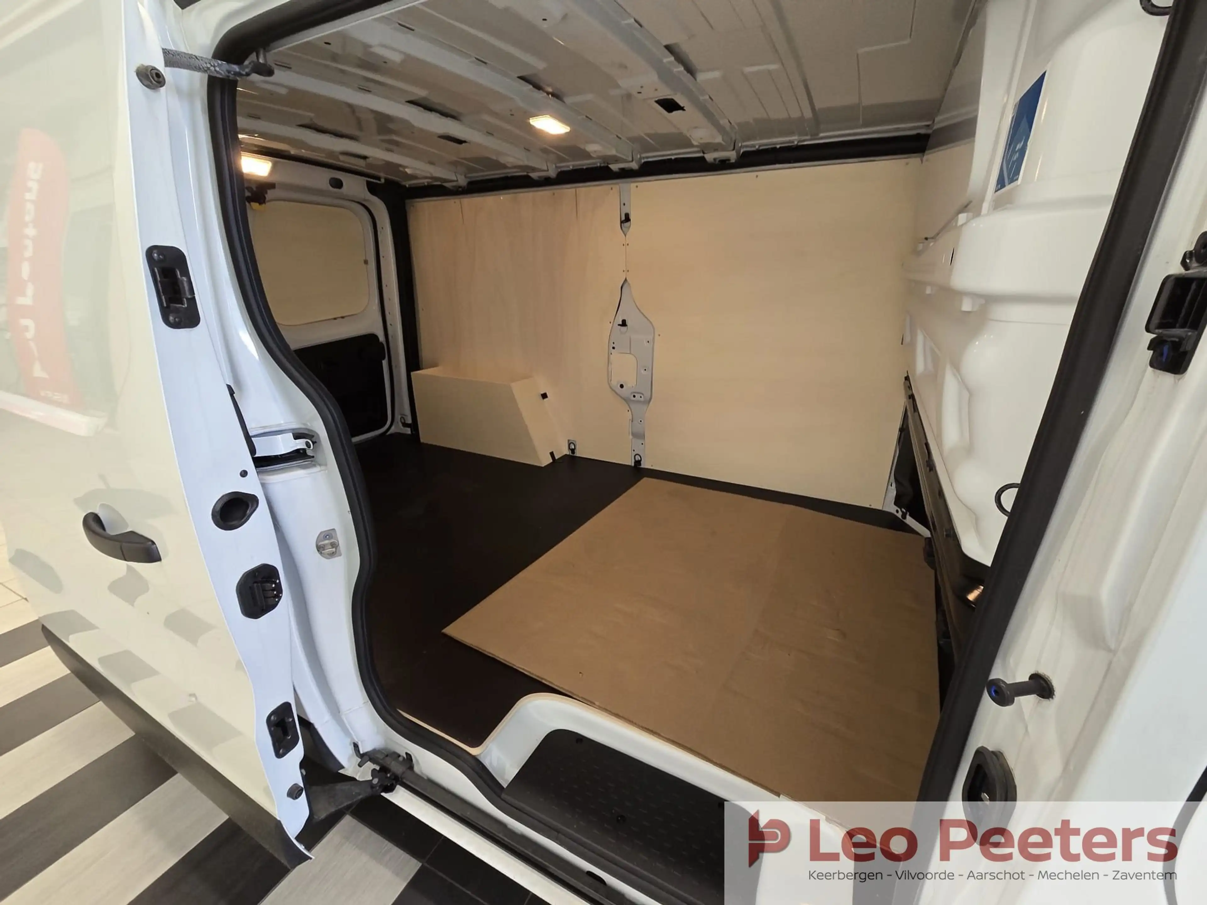 Nissan Primastar N-Connecta L2H1 2.0 dCi 150 M/T //Cargo Pack — photo 4