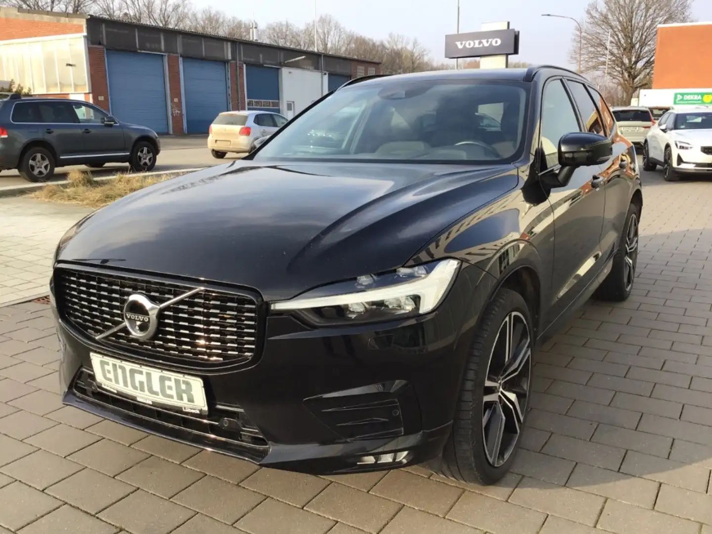 Volvo XC60 B4 (Diesel) R-Design AWD 360° Cam AHK Schwarz - 2