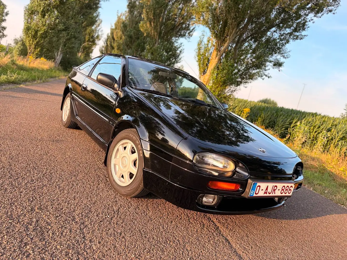 Nissan 100 NX GTI Schwarz - 2