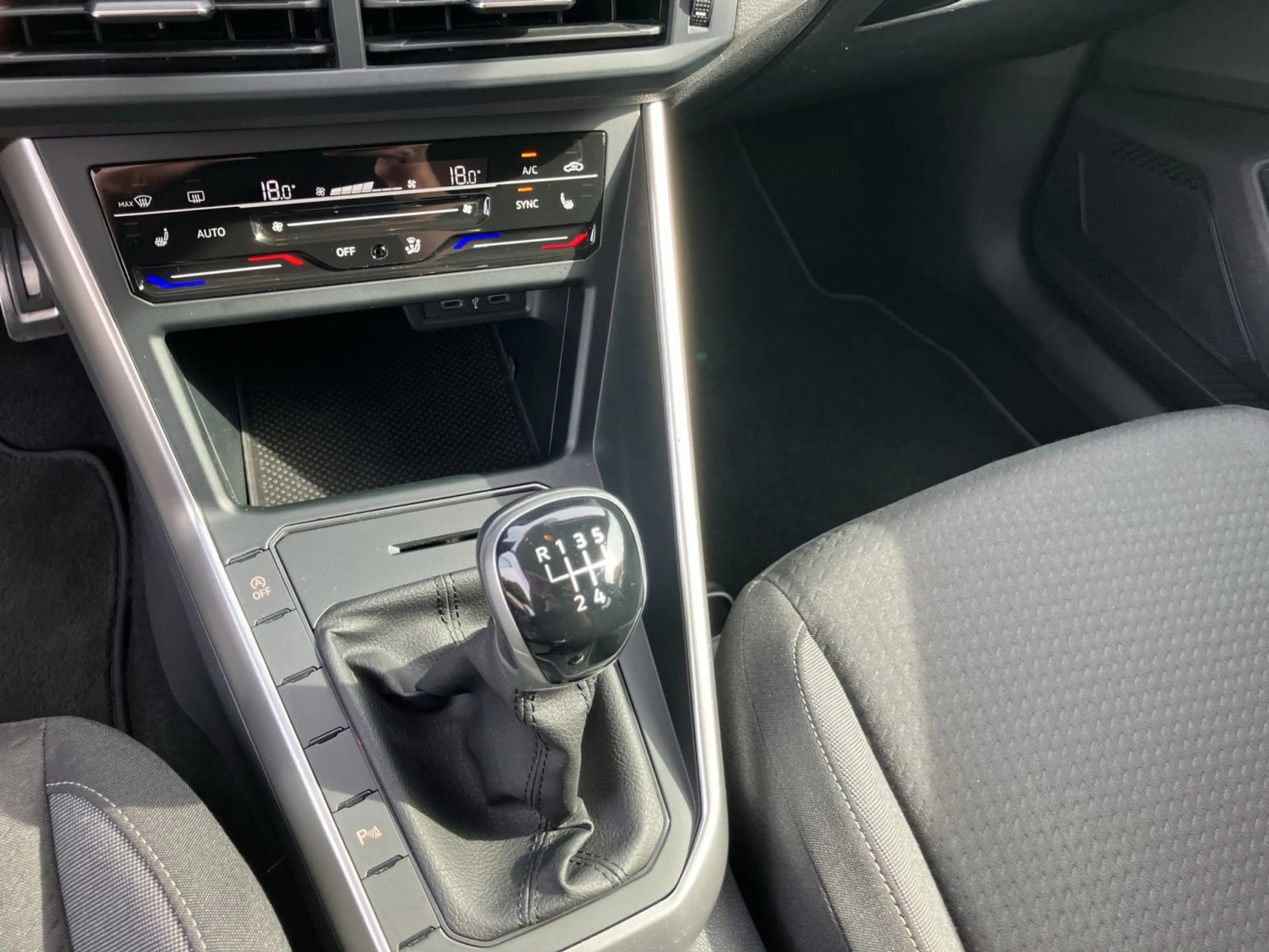 Volkswagen Polo VI 1.0 Active LED/APP/PDC — photo 13