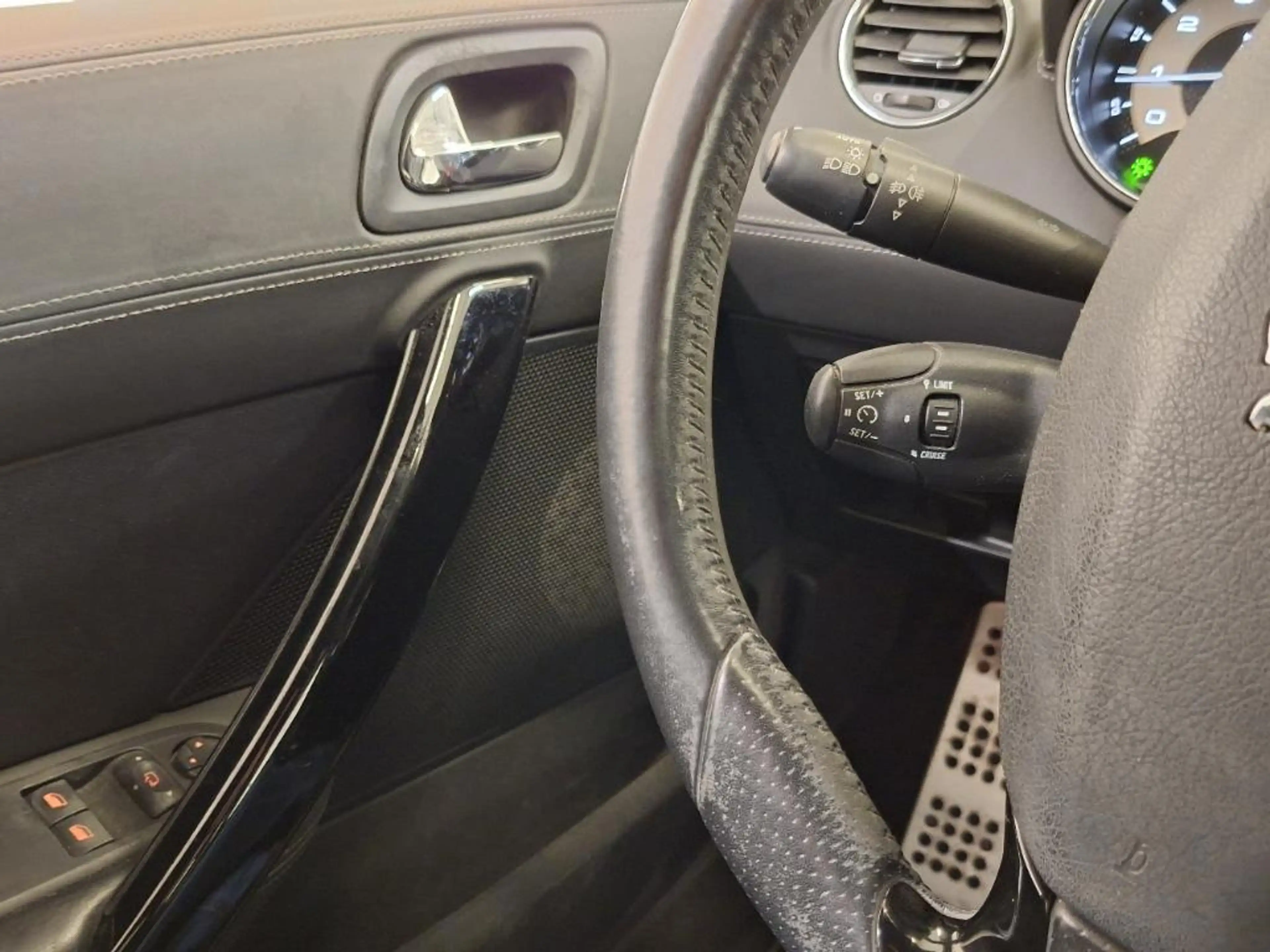 Peugeot RCZ 1.6 THP — photo 12