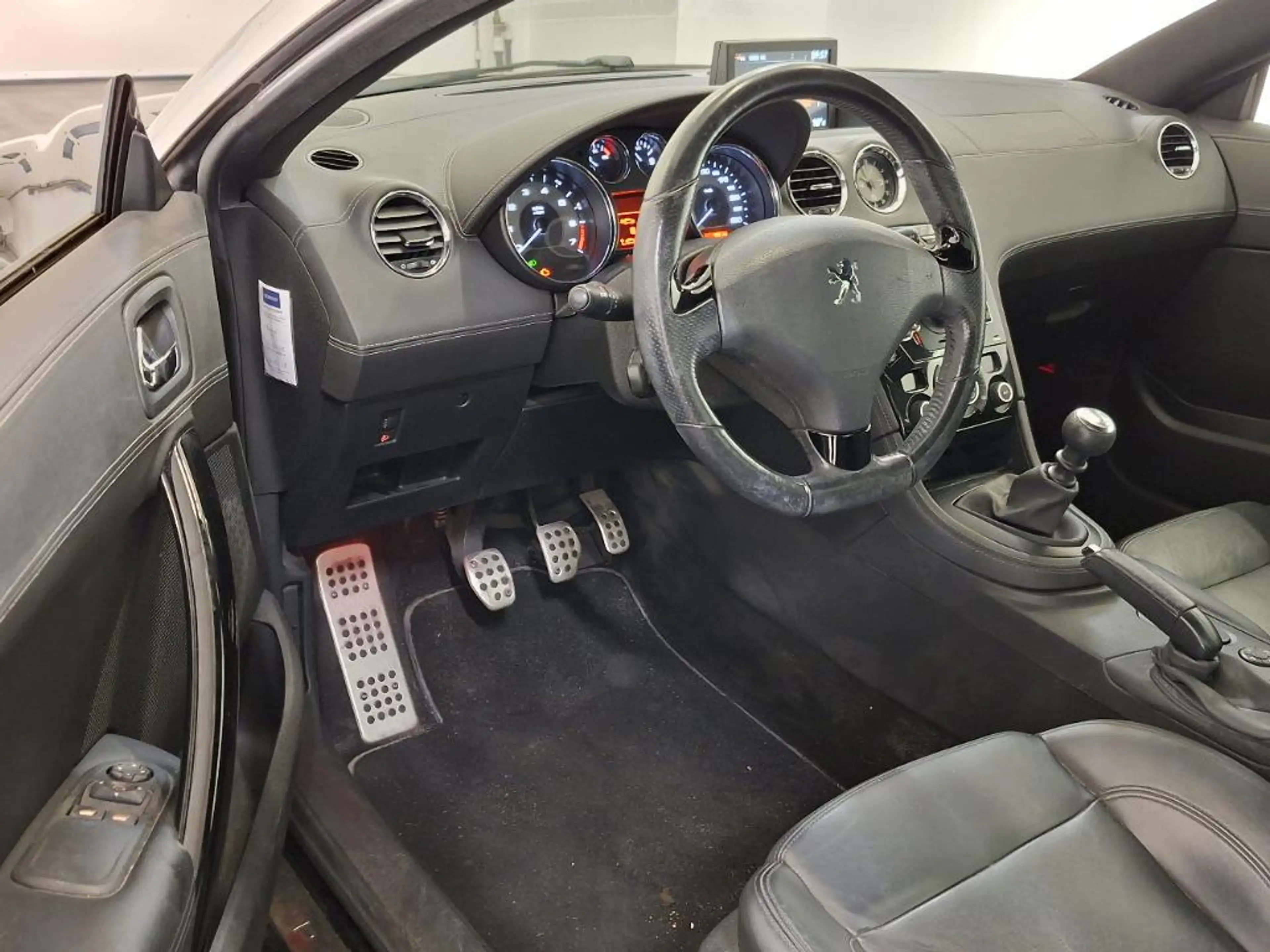 Peugeot RCZ 1.6 THP — photo 7