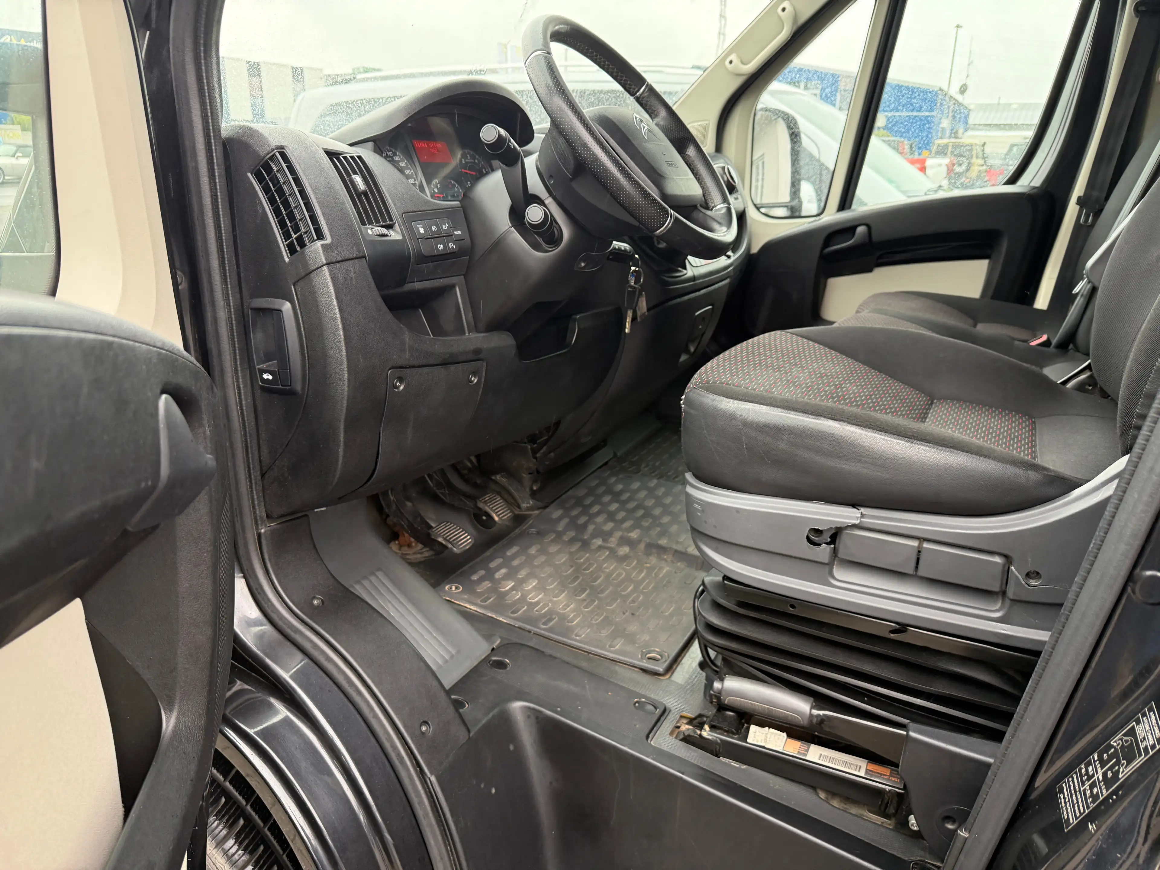 Citroen Jumper 33 L2H2 Live e-HDi 130 8 Sitzer — photo 8