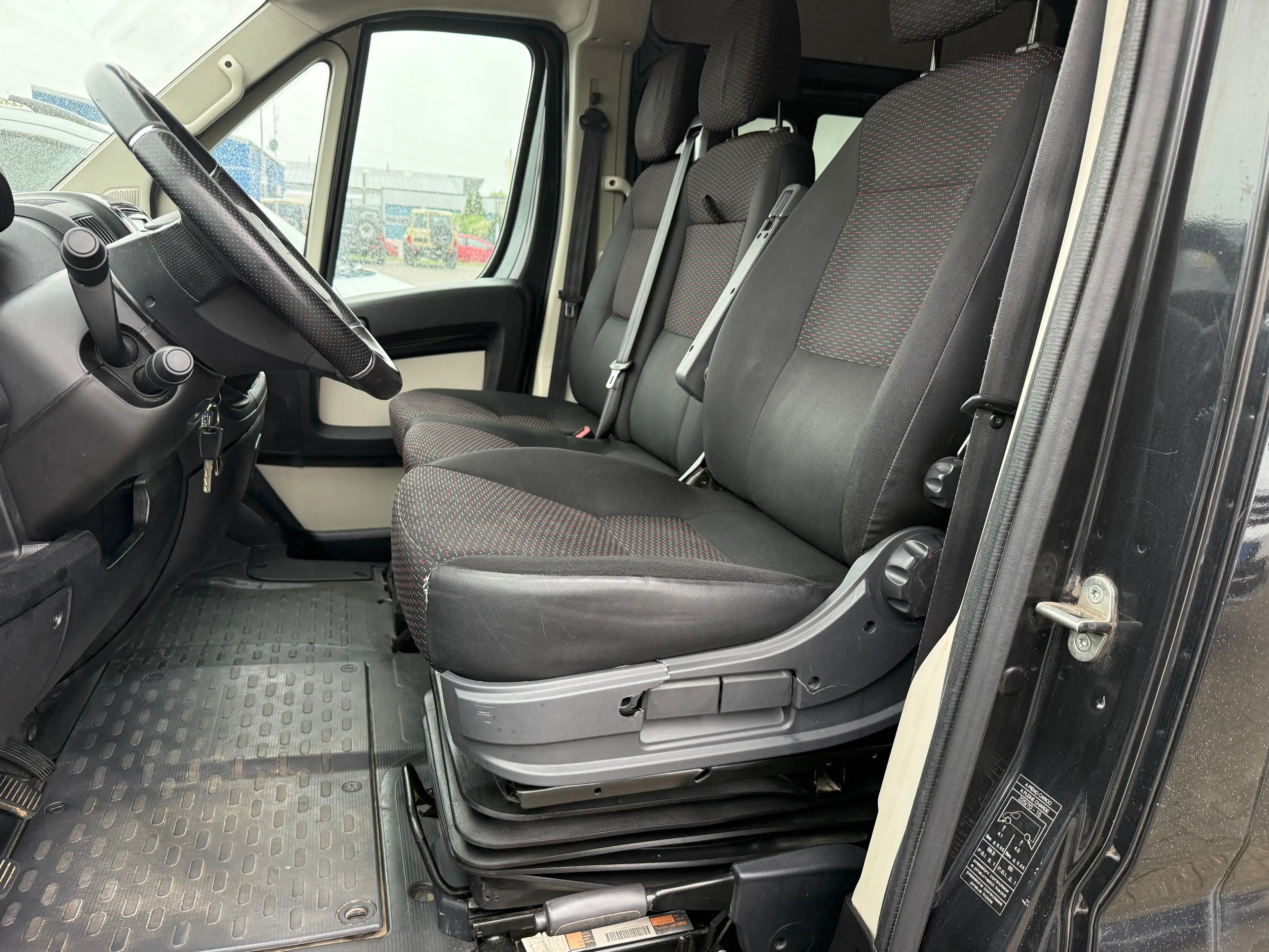Citroen Jumper 33 L2H2 Live e-HDi 130 8 Sitzer — photo 10