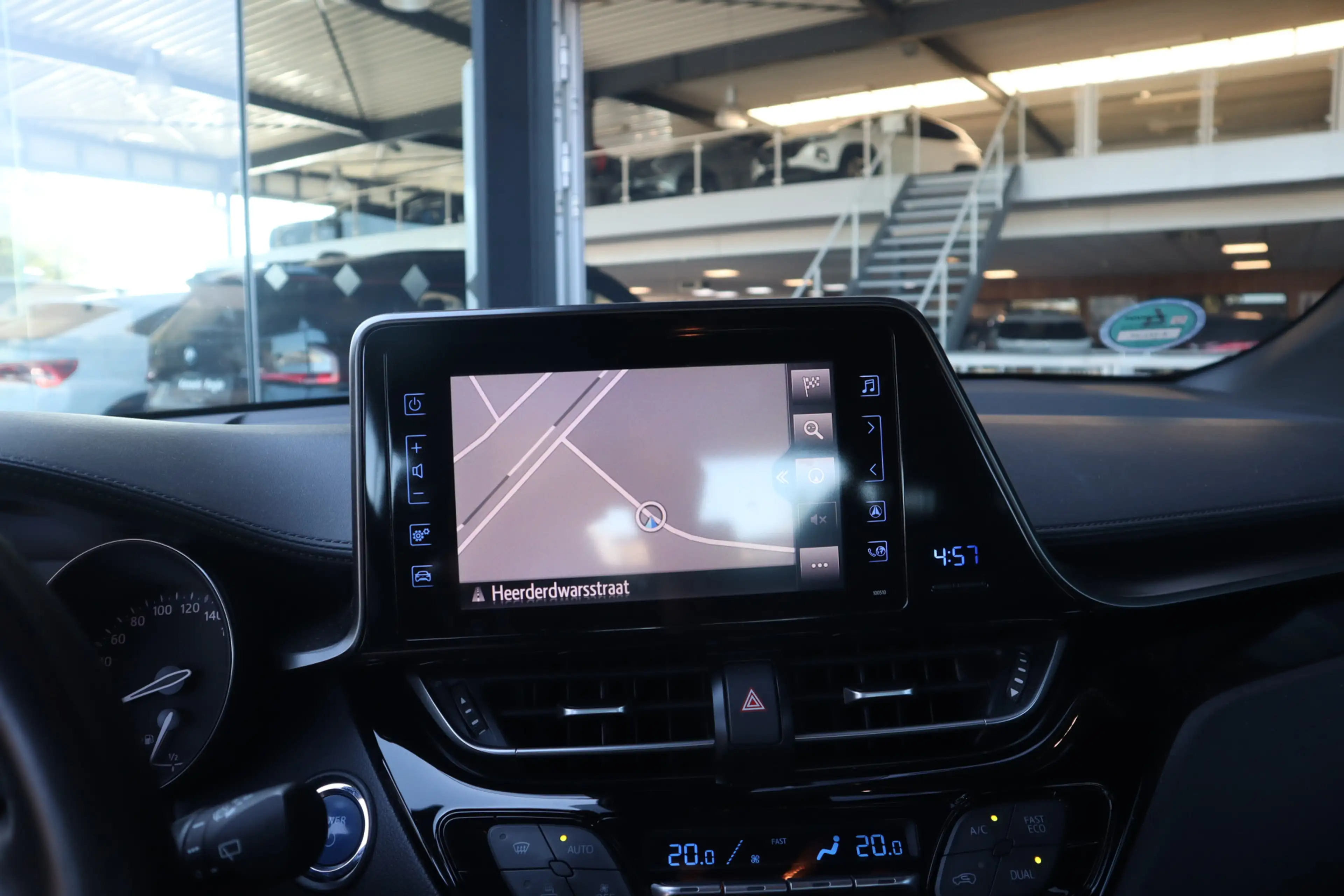 Toyota C-HR 1.8 Hybrid Dynamic | ACC | Camera | Clima | 17” — photo 15