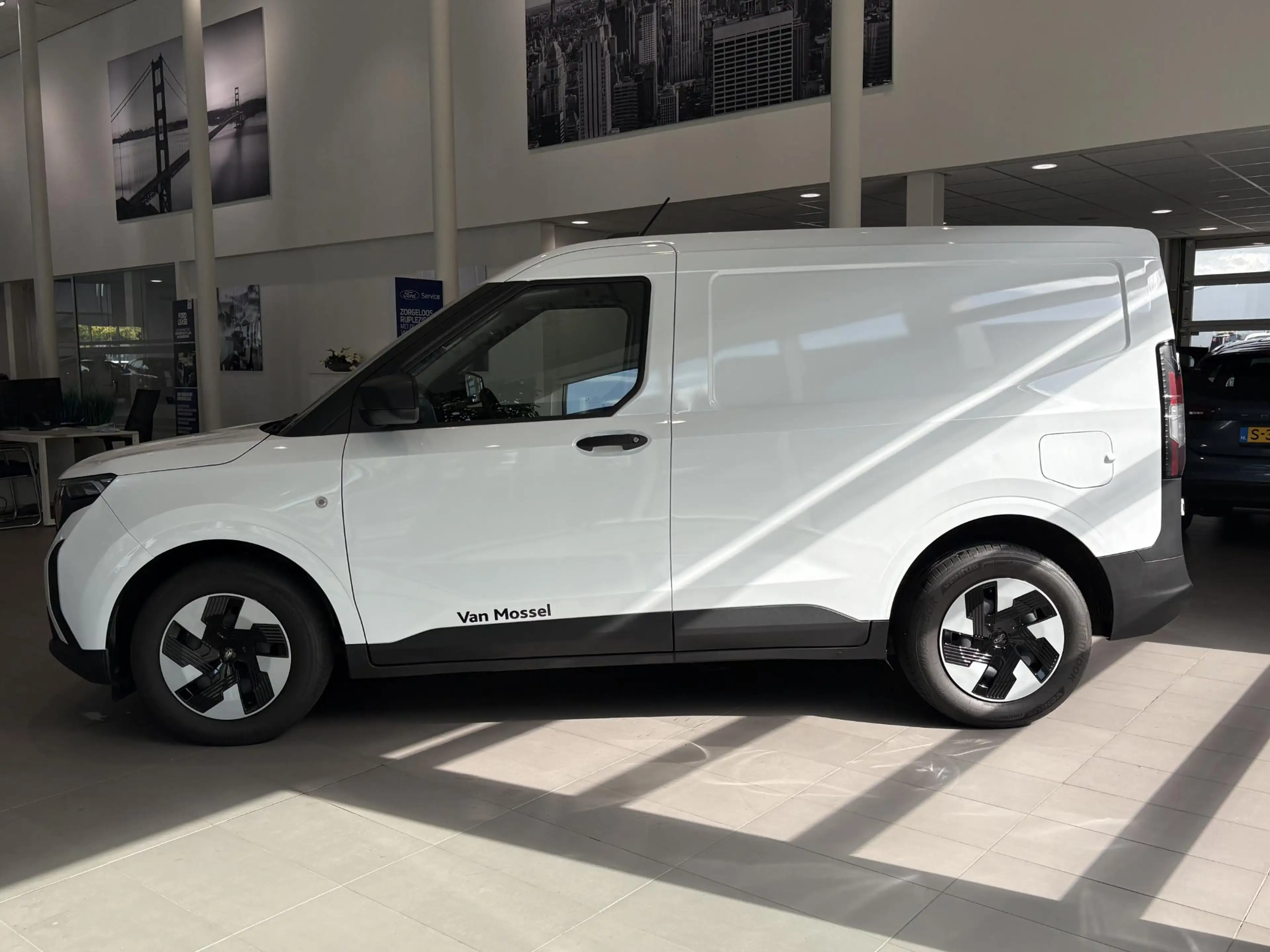 Ford Transit Courier E-Transit Trend 46kWh | Voorraad Voordeel! | Camer — photo 5
