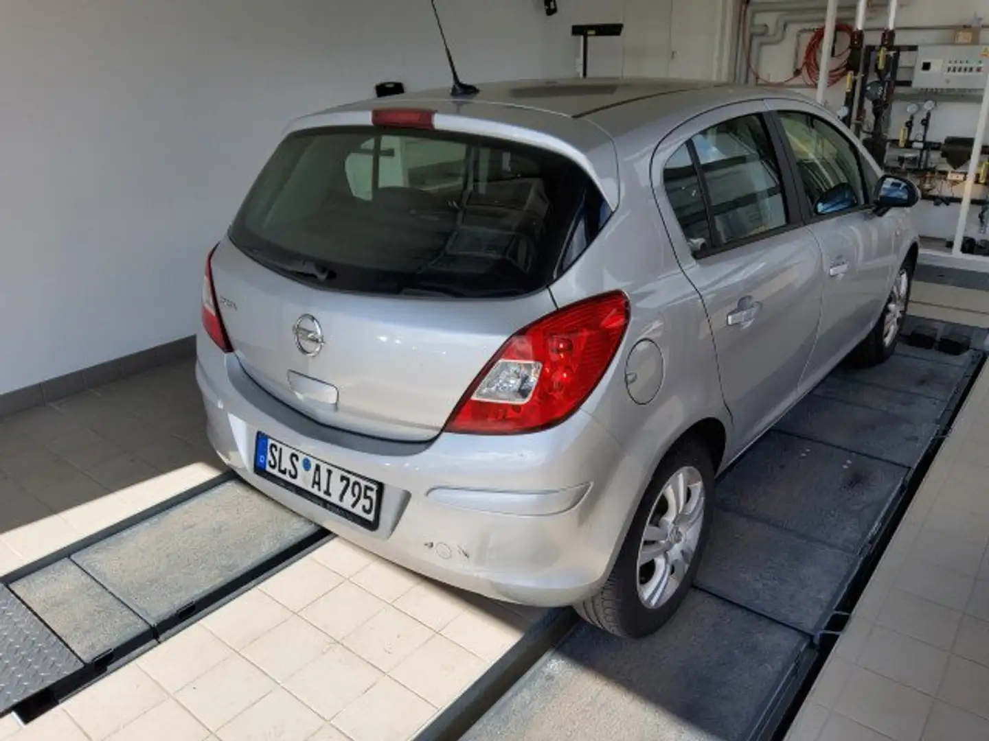 Opel Corsa 1,2 Active  ecoFlex*NAVI*TEMPOMAT*ALU Grau - 2