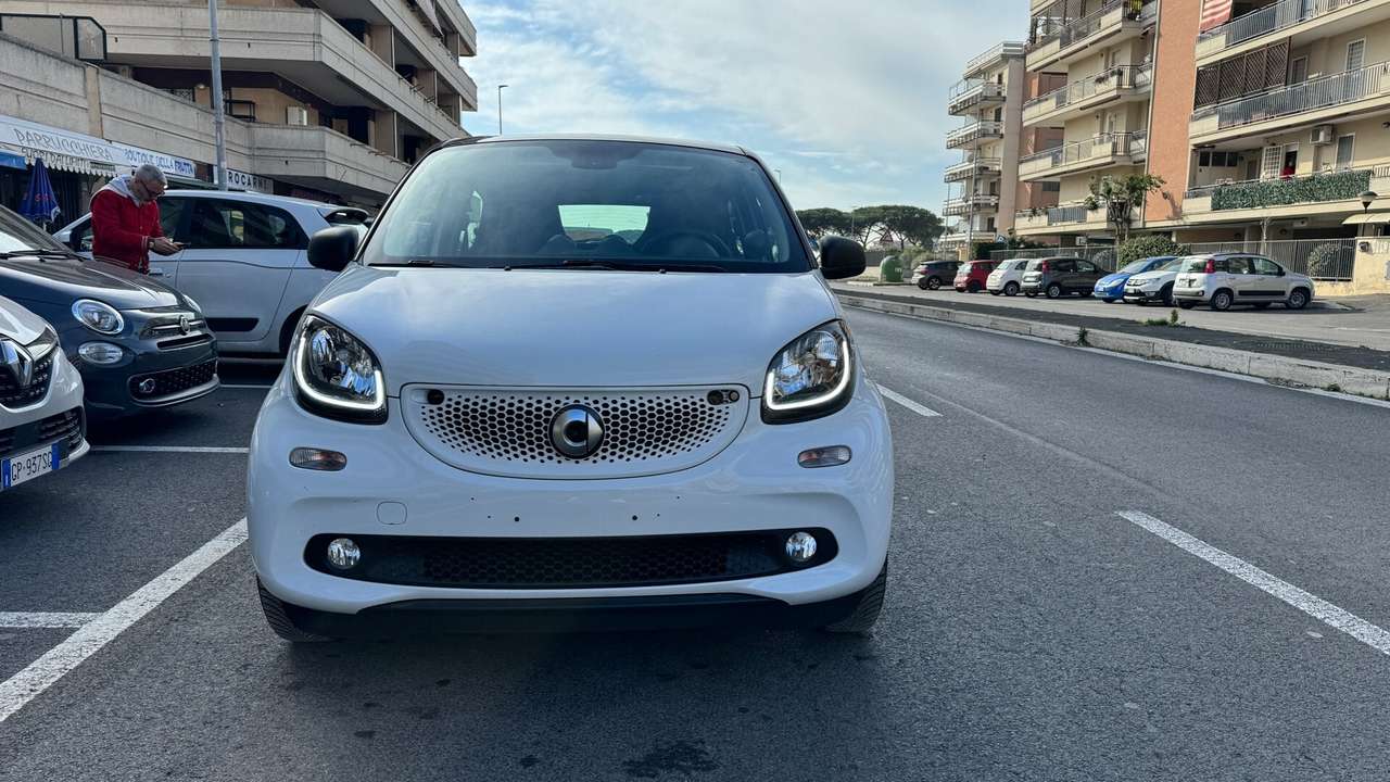 smart forFour 90 0.9 Turbo twinamic PassionLED NAVI PANORAMA PDC