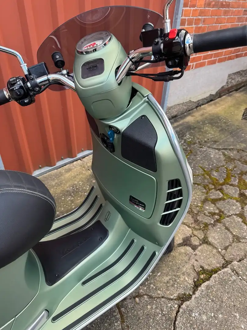 Vespa GTS 300 Sei Giorni Verde - 2