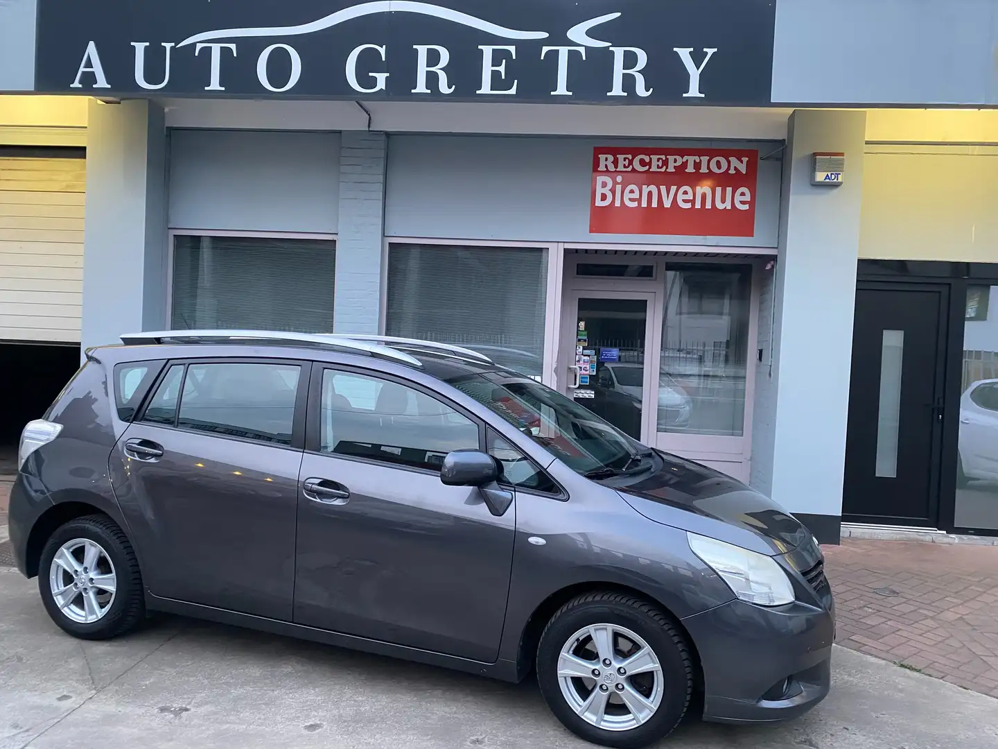 Toyota Verso 2.0 D-4D Sol 5pl. DPF**GARANTIE 12 MOIS** Grijs - 1