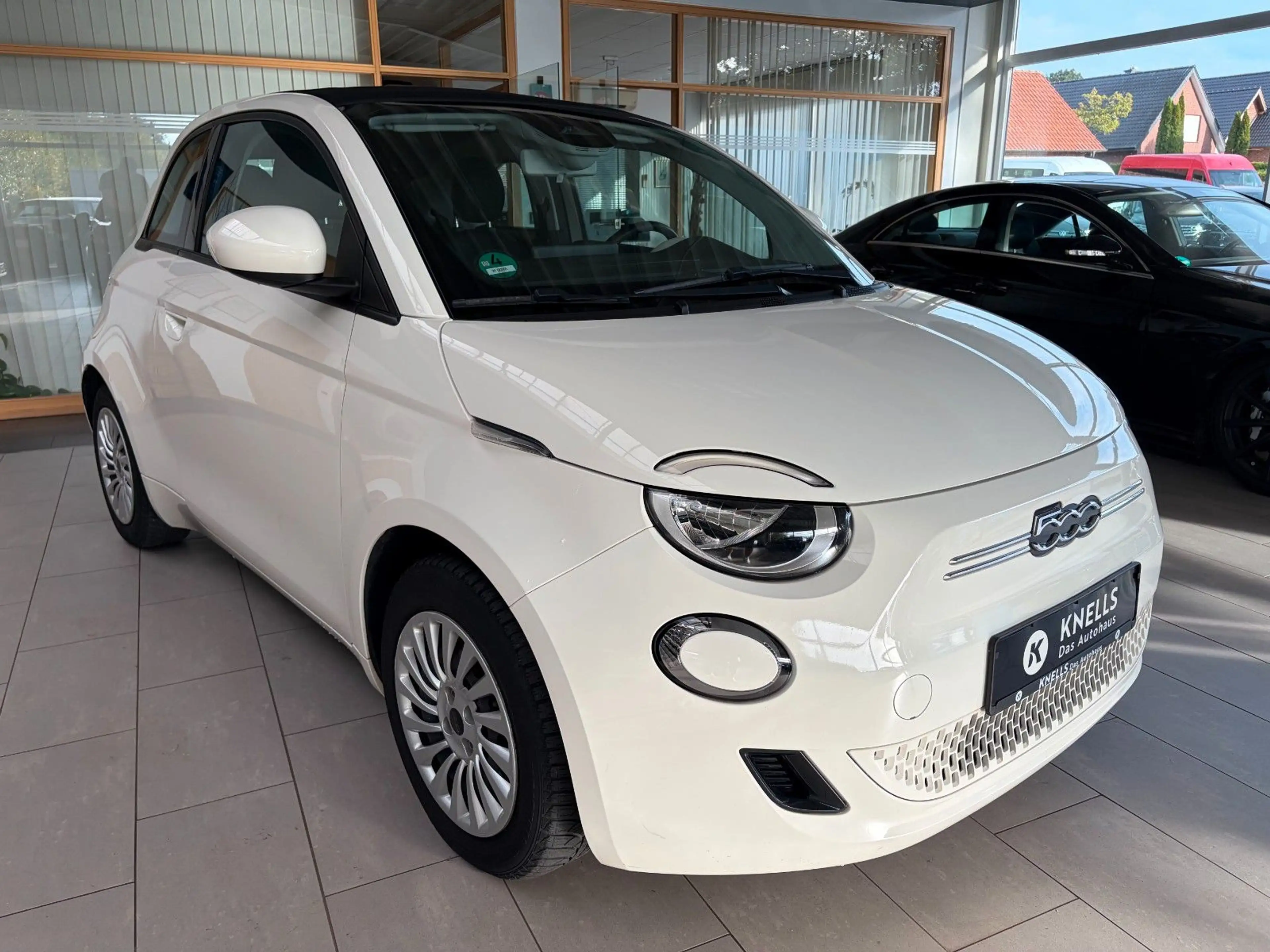 Fiat 500e Cabrio 87KW /APP/DAB/LANE/NAVI/TEMPOMAT — photo 3