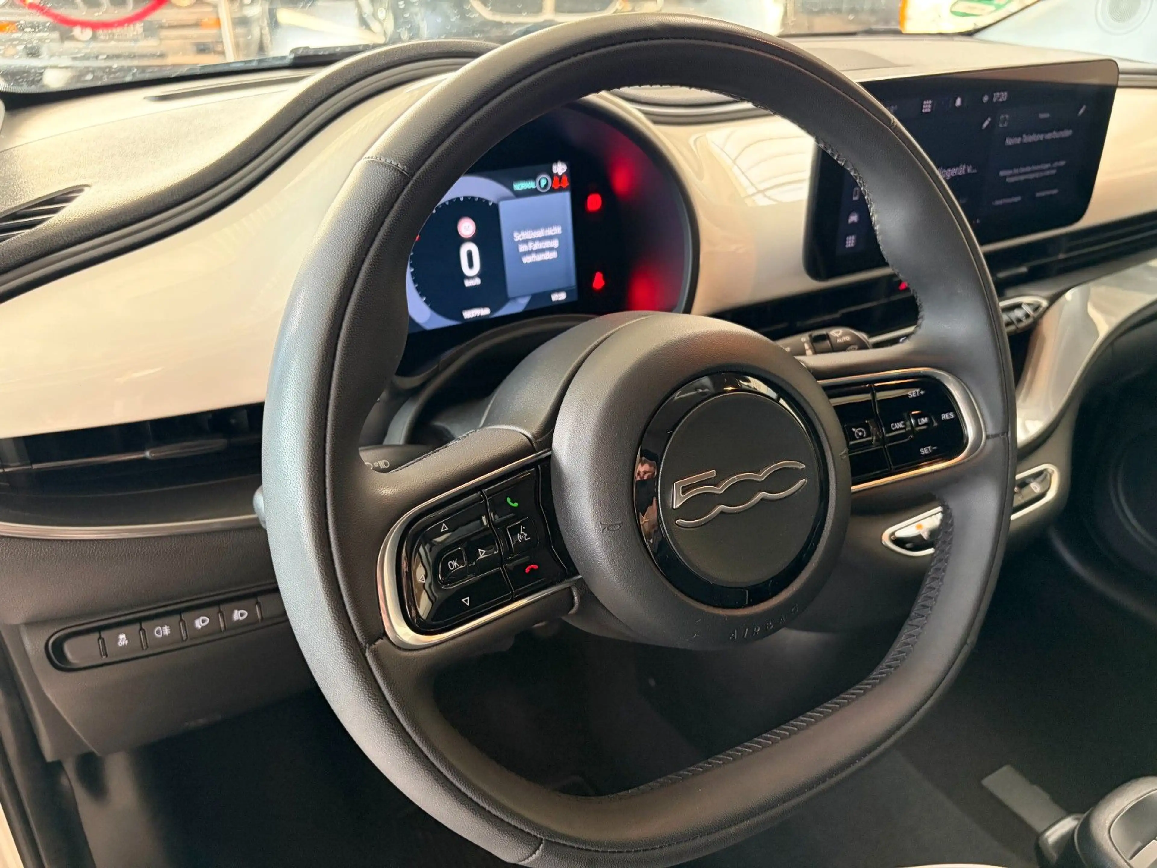 Fiat 500e Cabrio 87KW /APP/DAB/LANE/NAVI/TEMPOMAT — photo 14