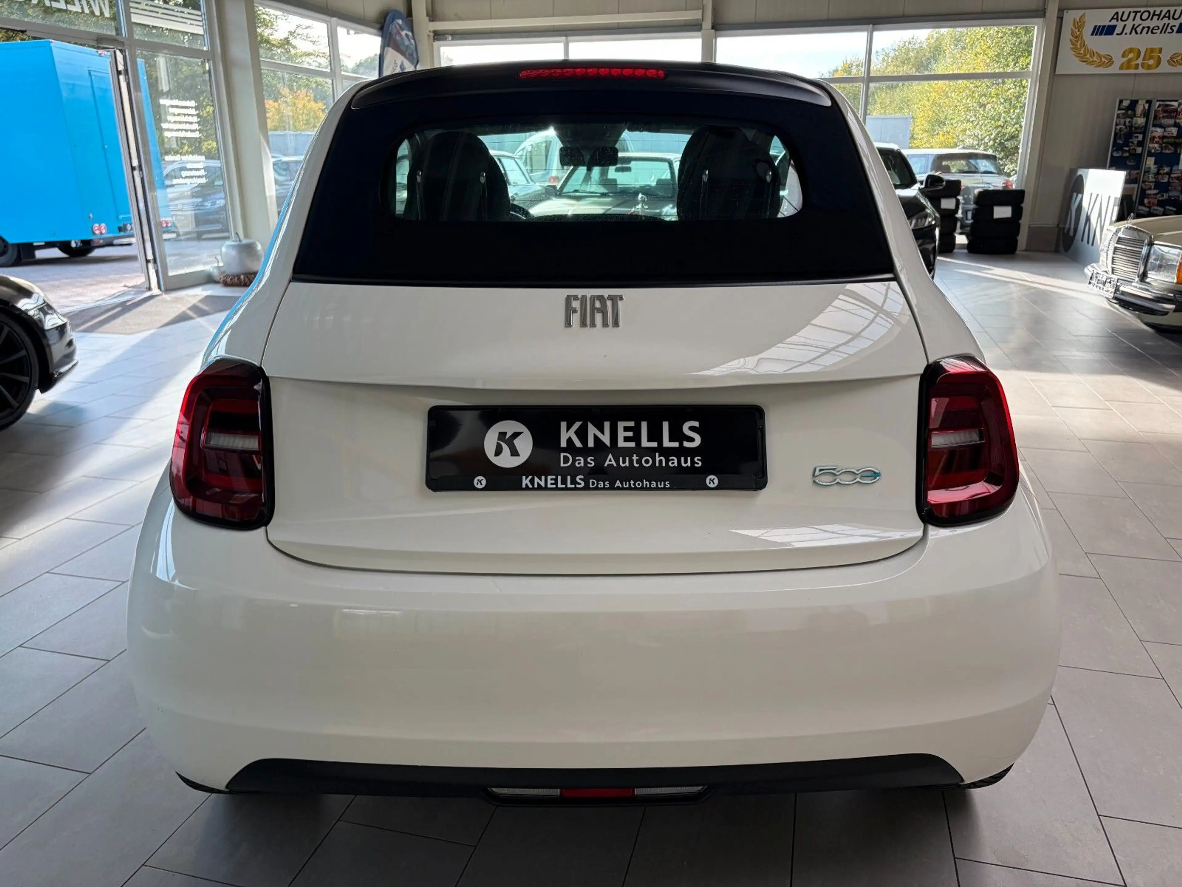 Fiat 500e Cabrio 87KW /APP/DAB/LANE/NAVI/TEMPOMAT — photo 6