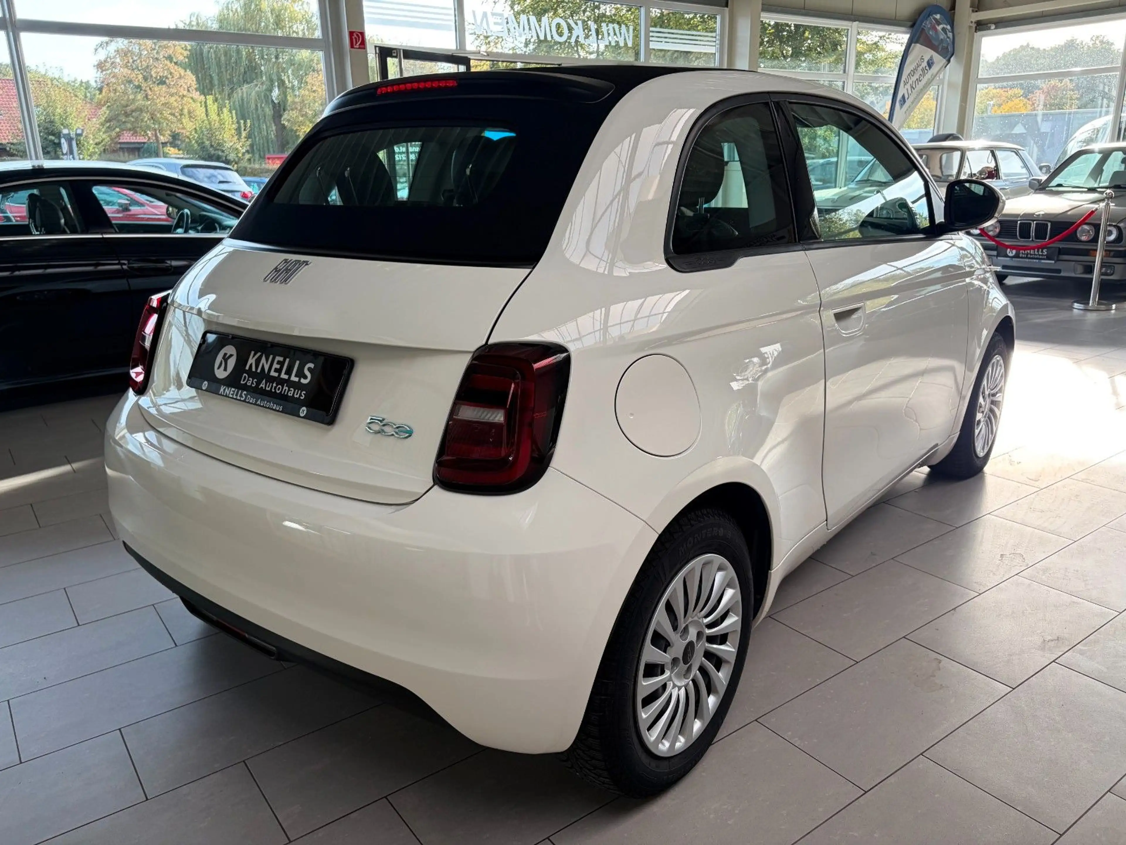 Fiat 500e Cabrio 87KW /APP/DAB/LANE/NAVI/TEMPOMAT — photo 5