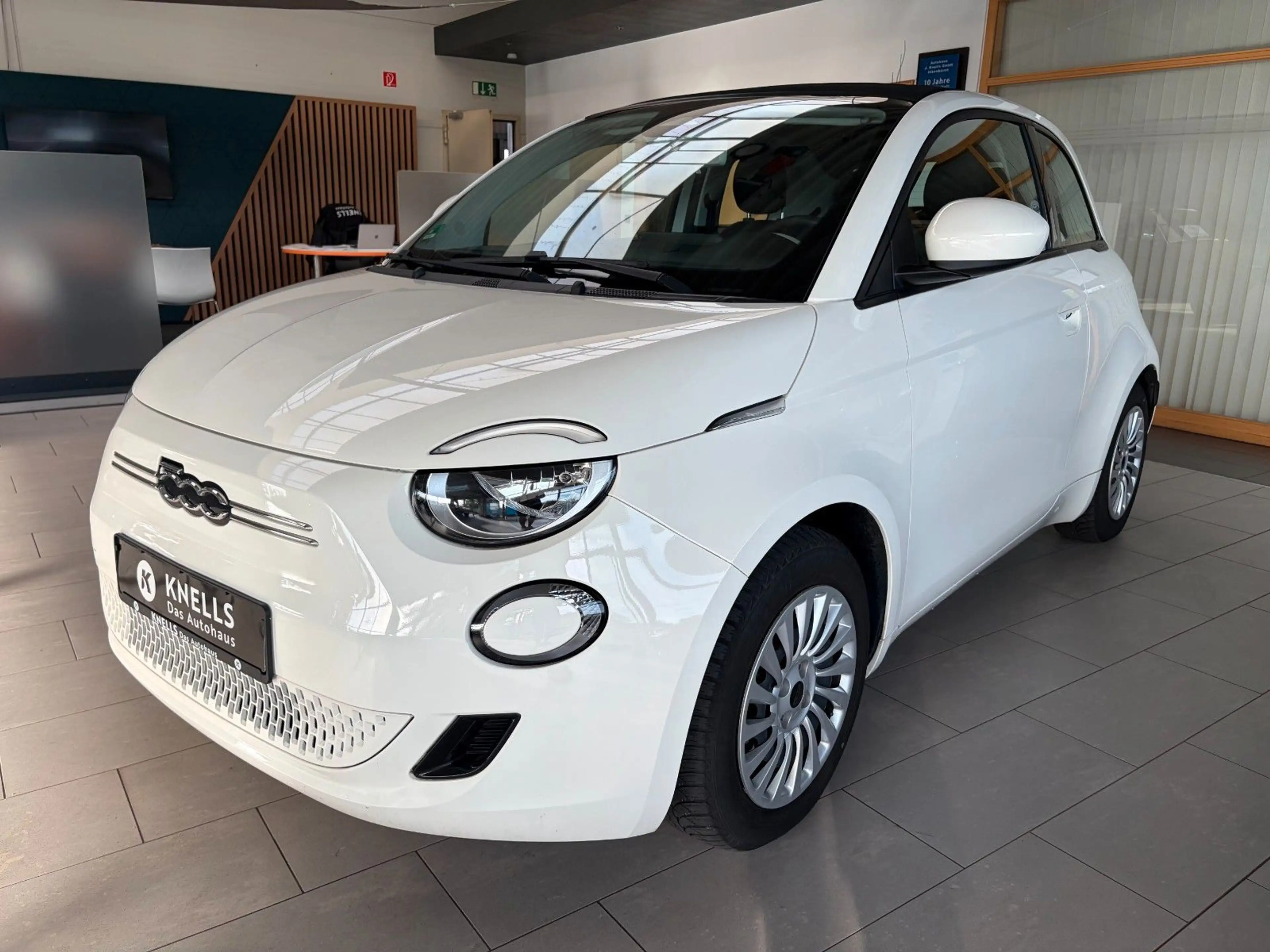 Fiat 500e Cabrio 87KW     /APP/DAB/LANE/NAVI/TEMPOMAT