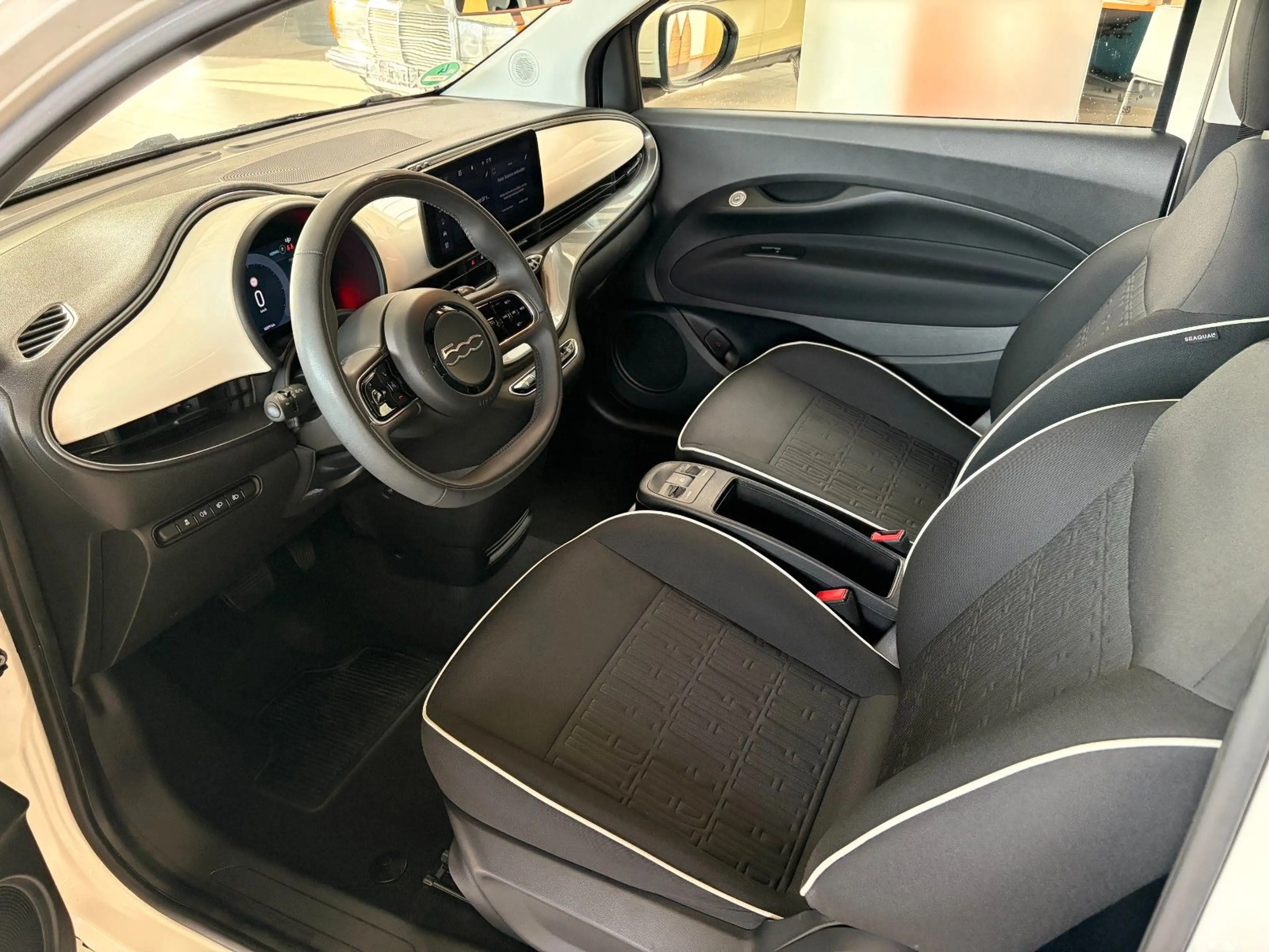 Fiat 500e Cabrio 87KW /APP/DAB/LANE/NAVI/TEMPOMAT — photo 8