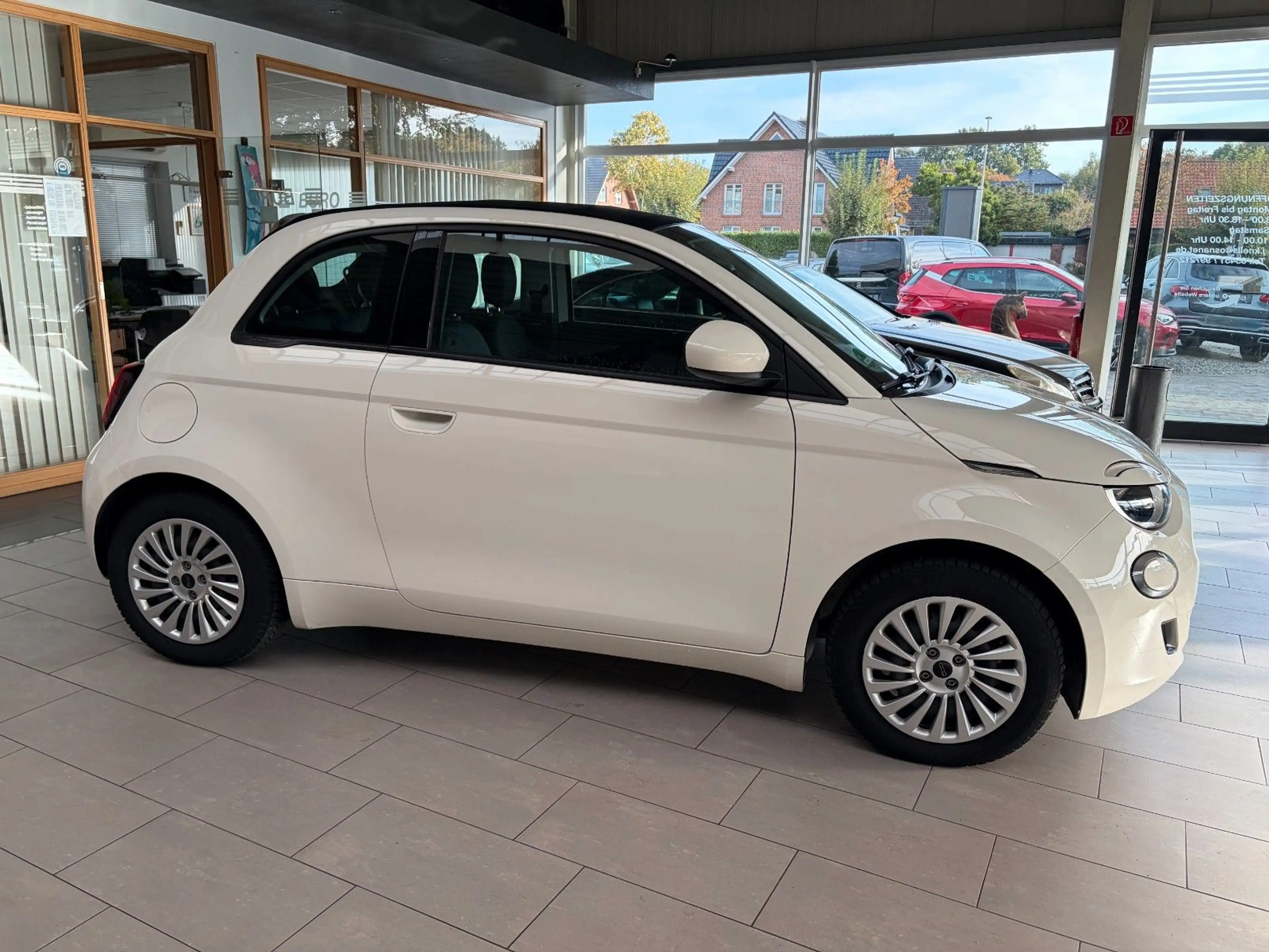 Fiat 500e Cabrio 87KW /APP/DAB/LANE/NAVI/TEMPOMAT — photo 4