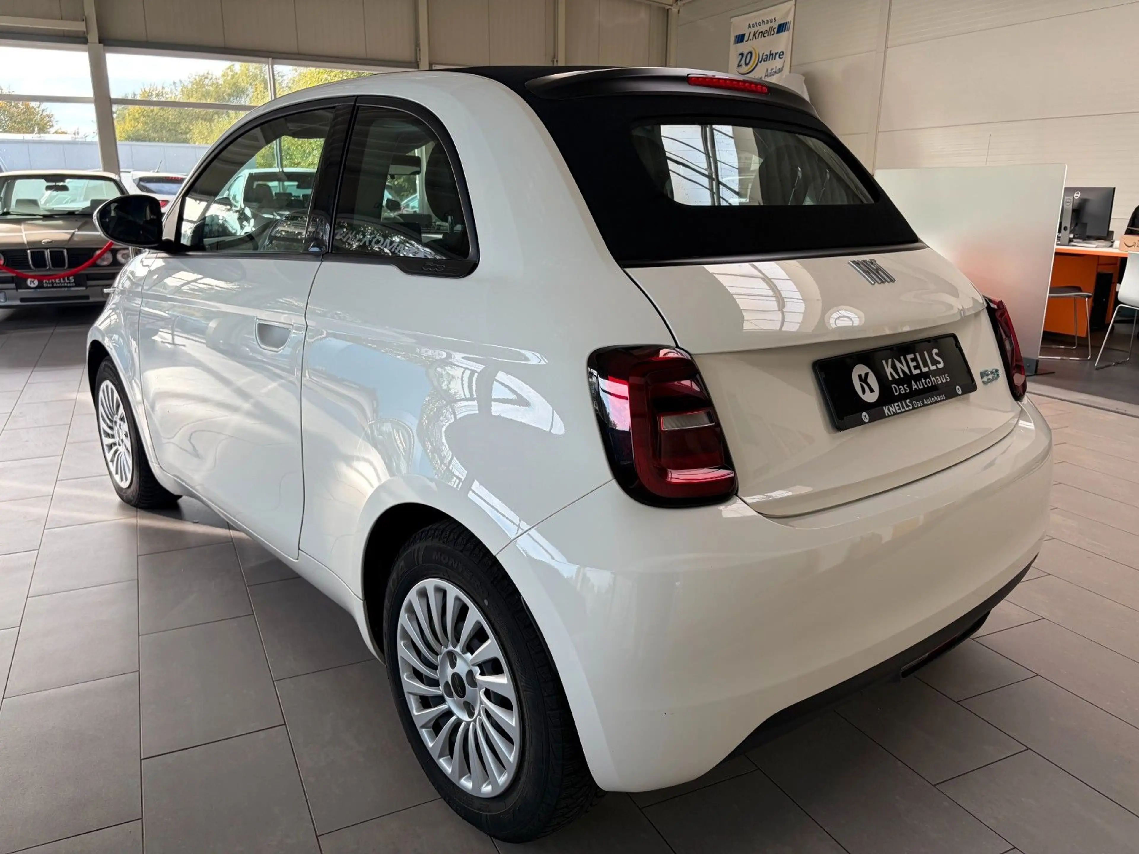 Fiat 500e Cabrio 87KW /APP/DAB/LANE/NAVI/TEMPOMAT — photo 7