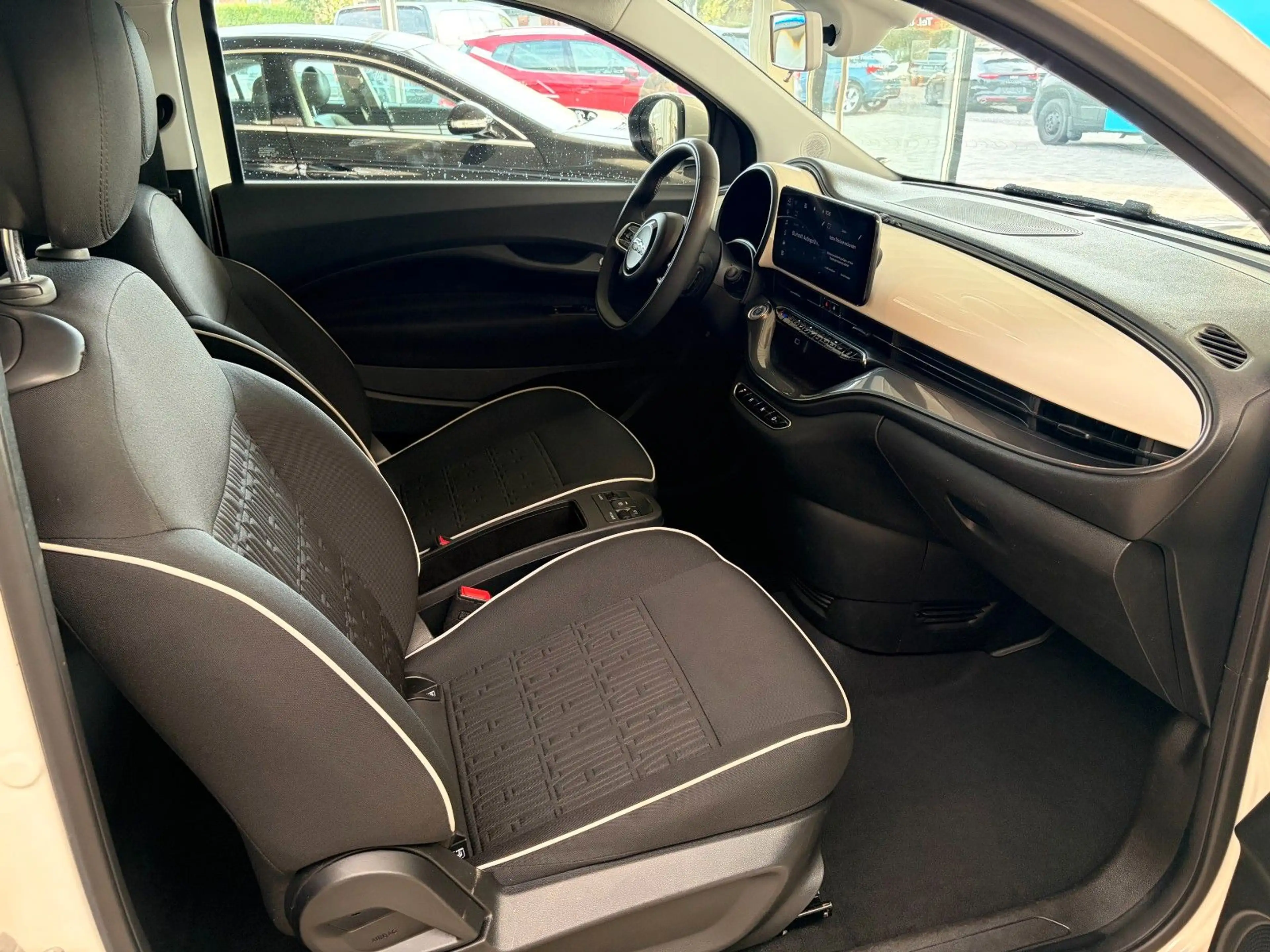 Fiat 500e Cabrio 87KW /APP/DAB/LANE/NAVI/TEMPOMAT — photo 11