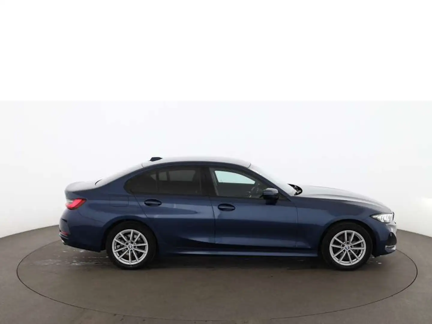 BMW 320 d xDrive Aut LED NAV ASSIST R-CAM SITZHZG TEMP Blau - 2