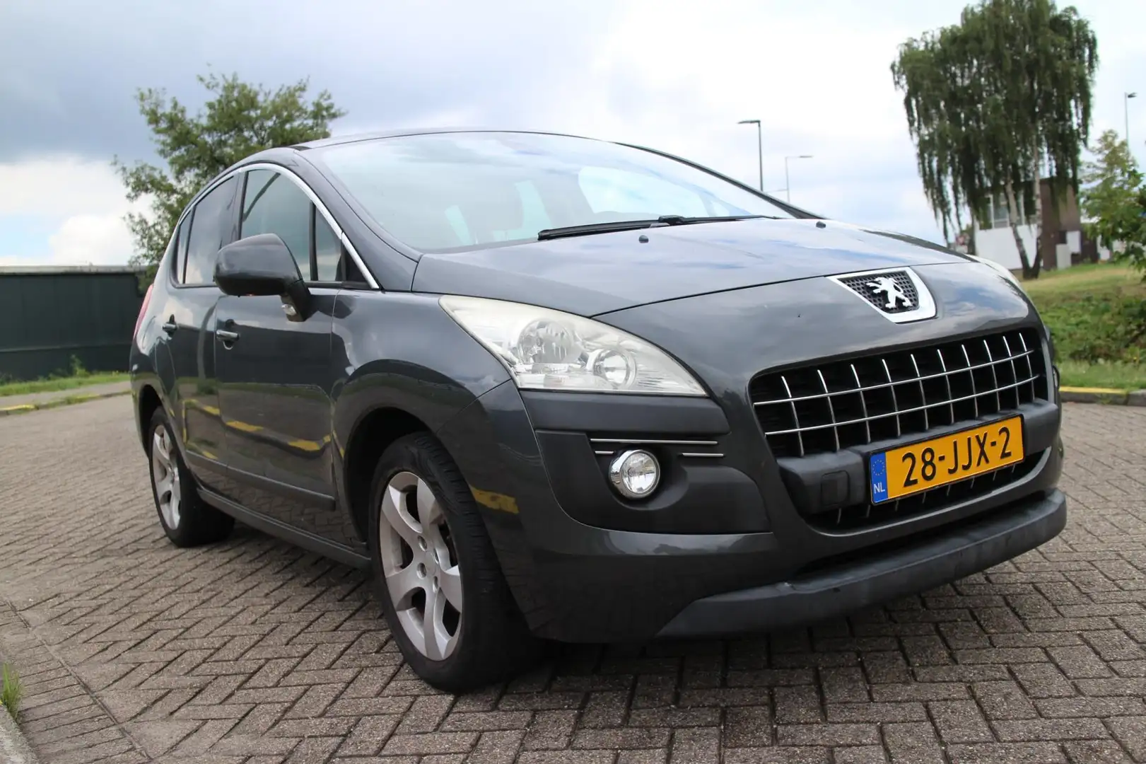 Peugeot 3008 1.6 VTi Première Grijs - 2