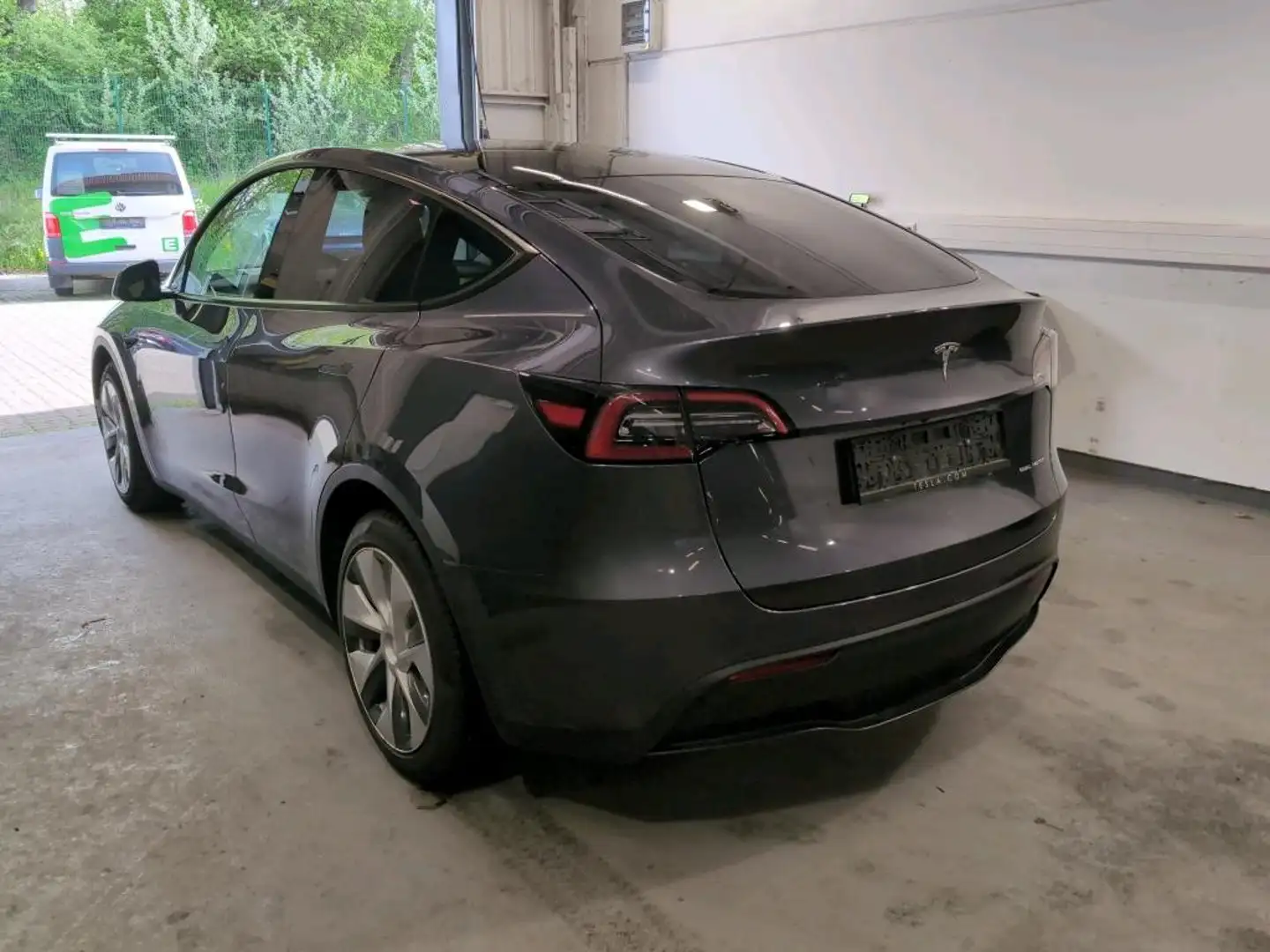 Tesla Model Y Long Range AWD 75kWh Grau - 2