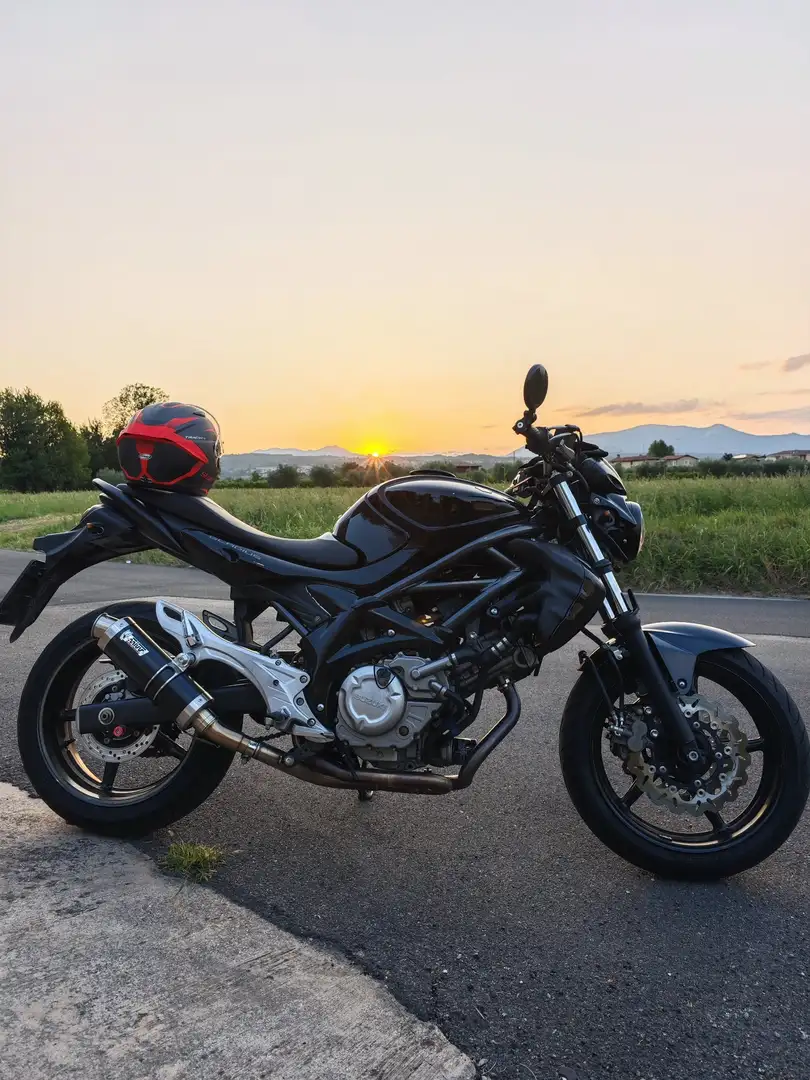 Suzuki Gladius 650 Fekete - 2