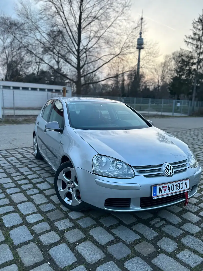 Volkswagen Golf Trendline 1,9 TDi Silber - 1