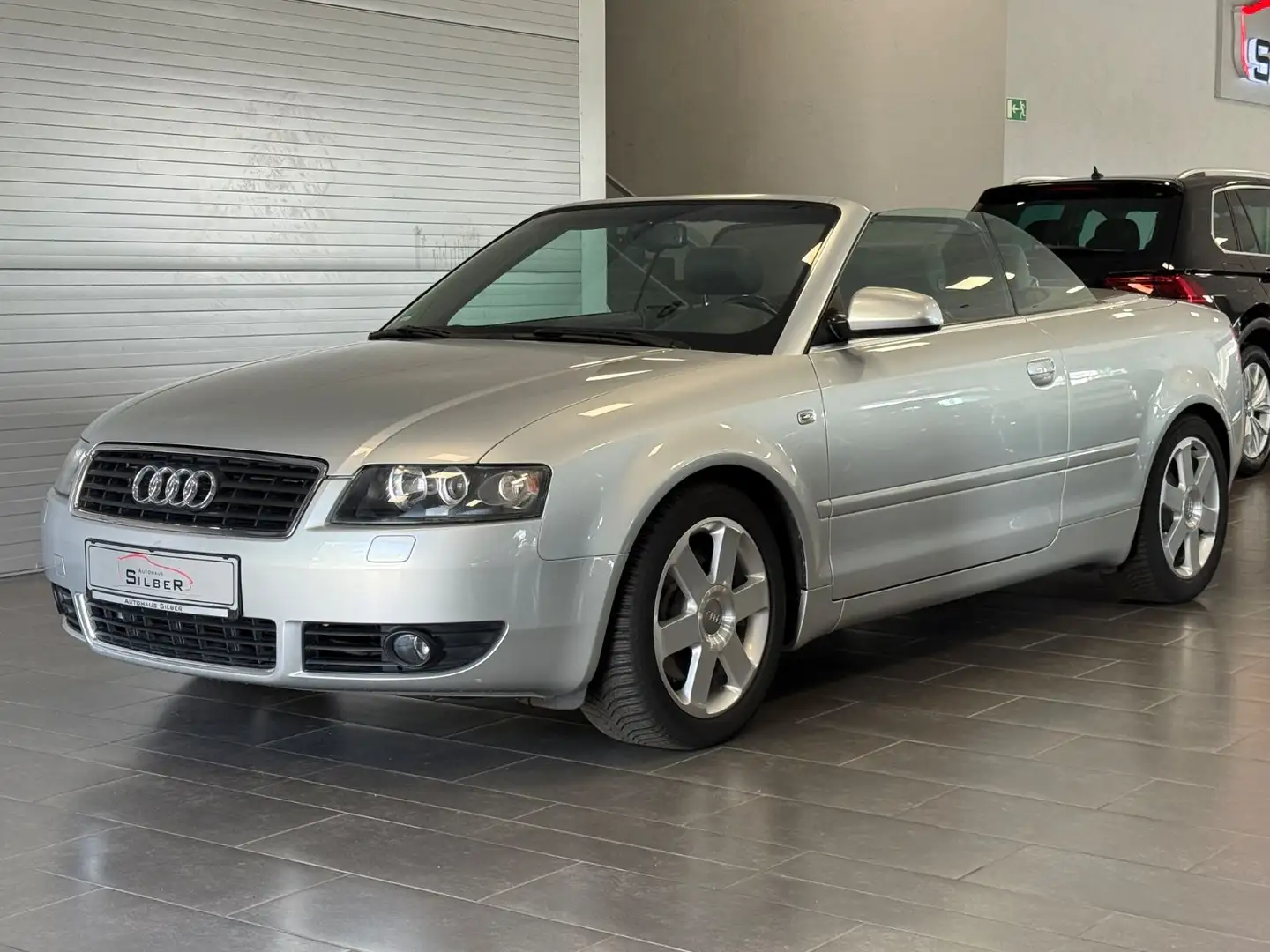 Audi A4 Cabriolet 2.4 PDC/Sportsitz/BOSE/SHZ Silber - 1