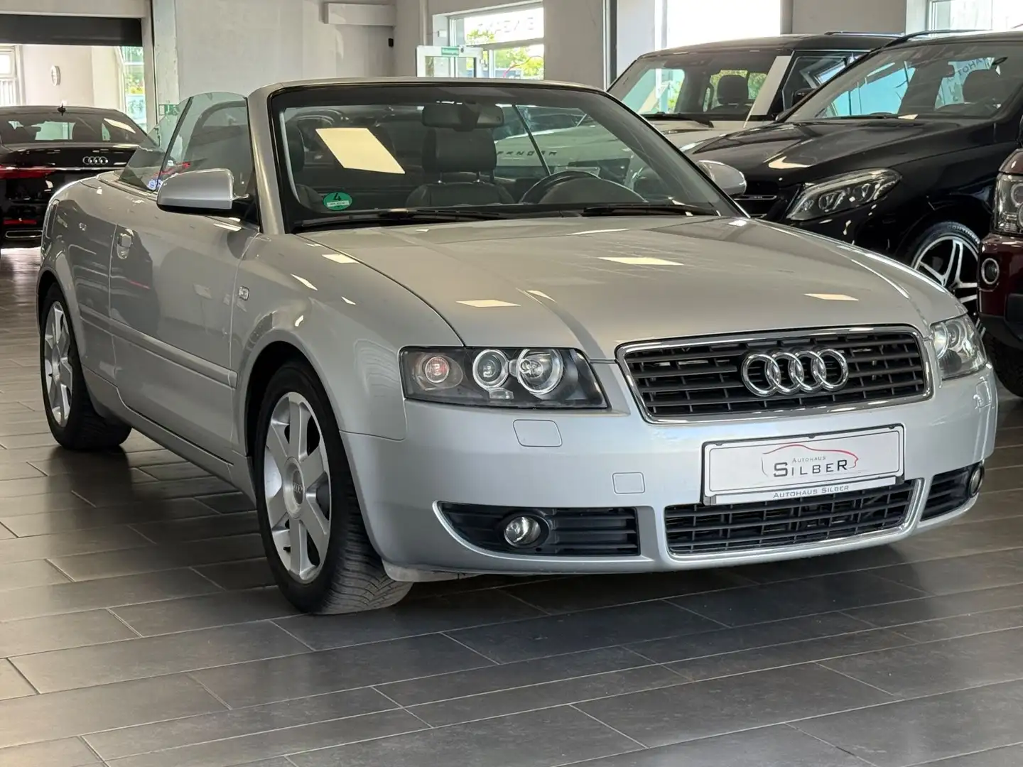 Audi A4 Cabriolet 2.4 PDC/Sportsitz/BOSE/SHZ Silber - 2