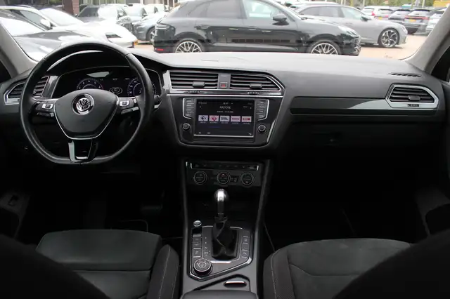 Volkswagen Tiguan view 2