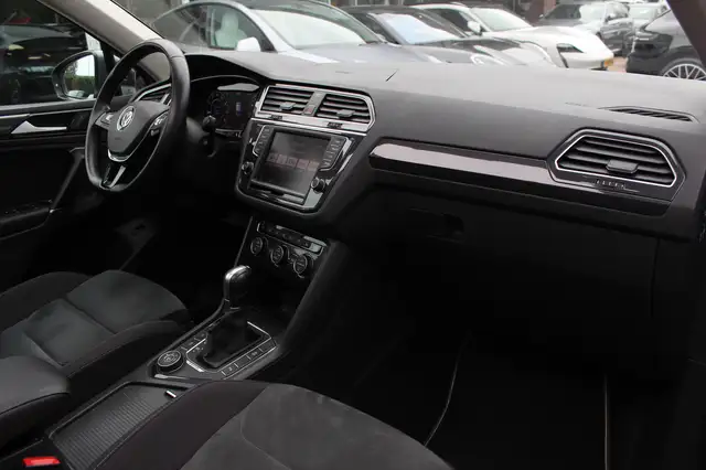 Volkswagen Tiguan view 13