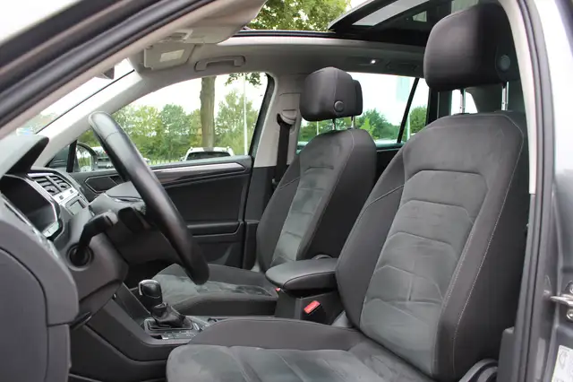 Volkswagen Tiguan view 4