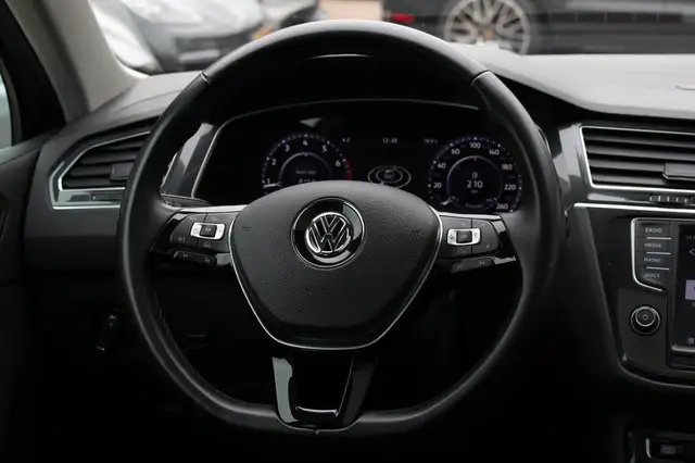 Volkswagen Tiguan view 17