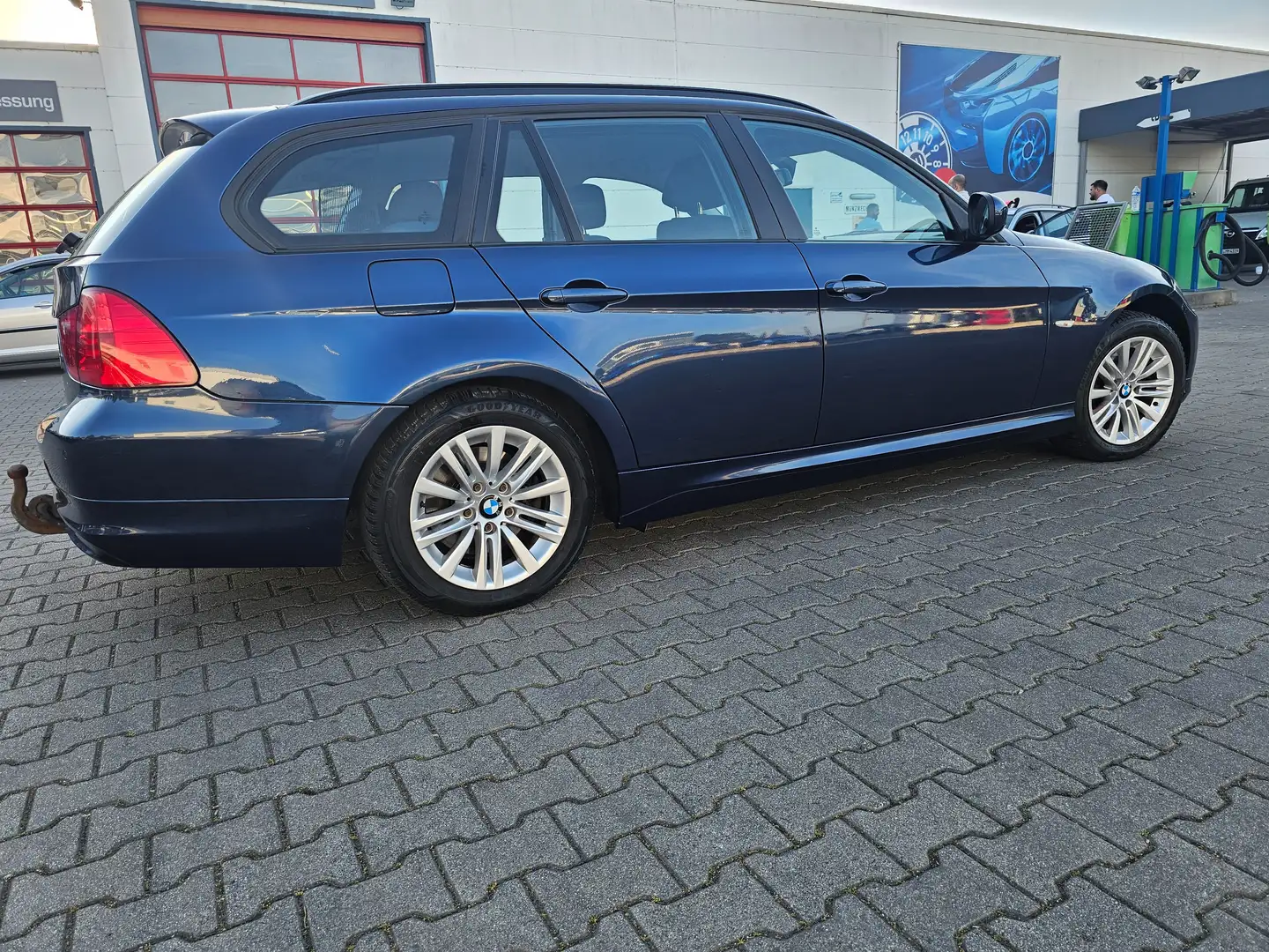 BMW 318 318i Touring Edition Lifestyl,Klima,AHK,Tüv6/26 Blau - 1