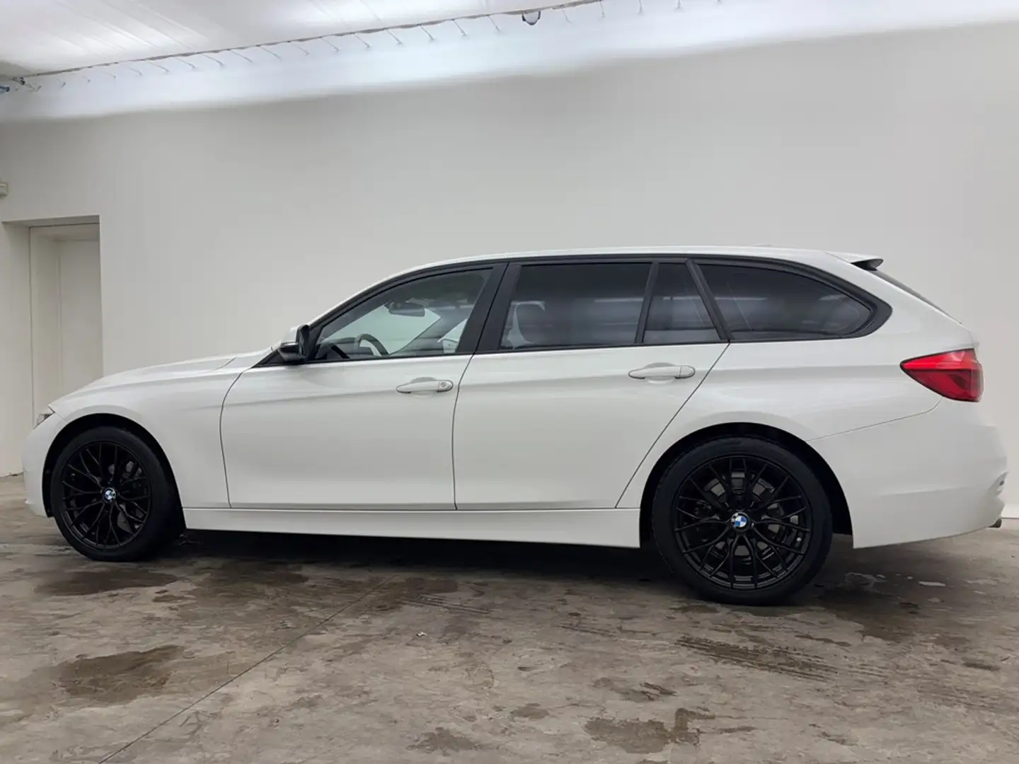 BMW 318 i AUT. GPS Airco Alu Led Fehér - 2