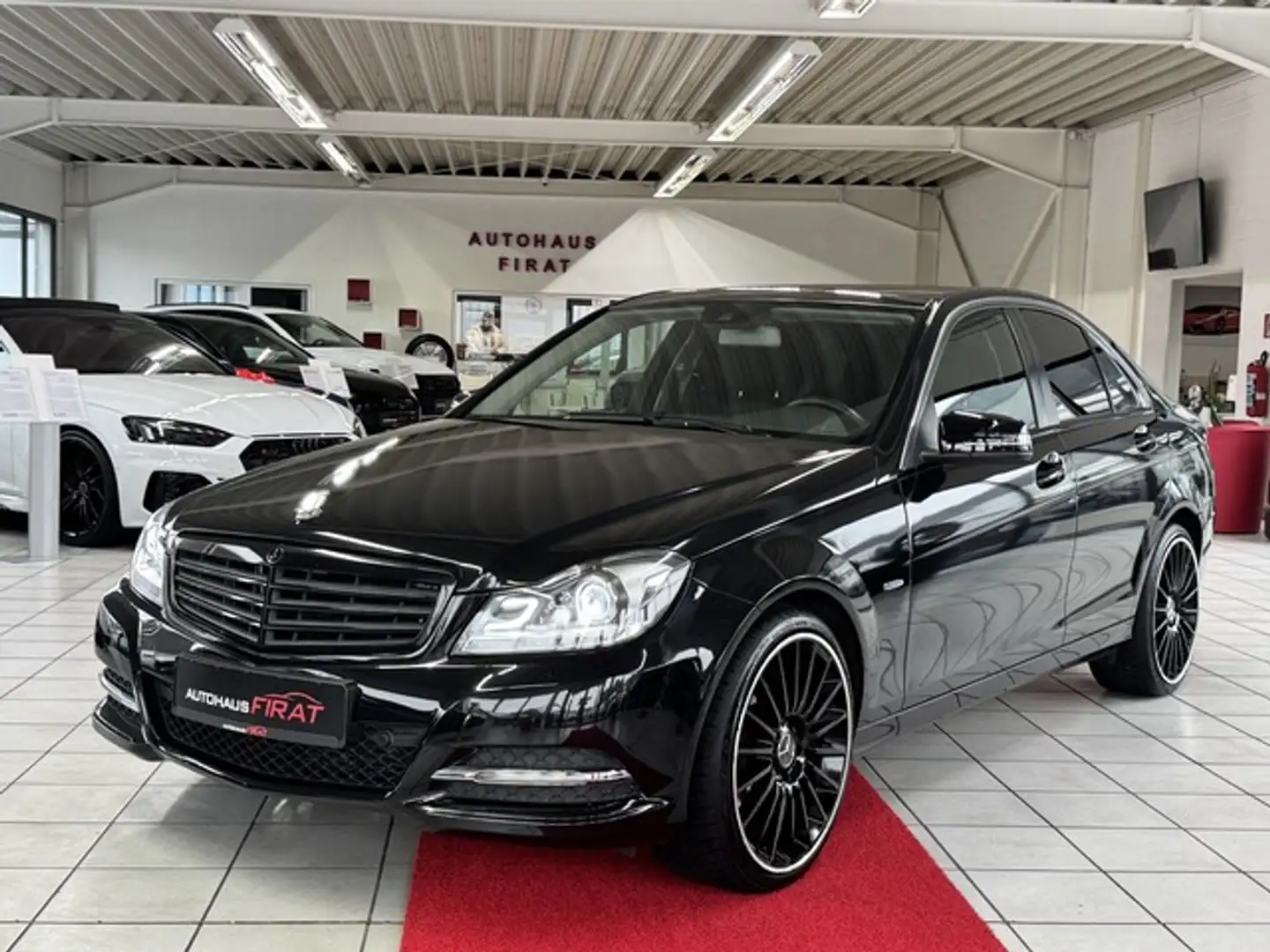 Mercedes-Benz C 180 CGI BlueEfficiency Avandgarde Schwarz - 2