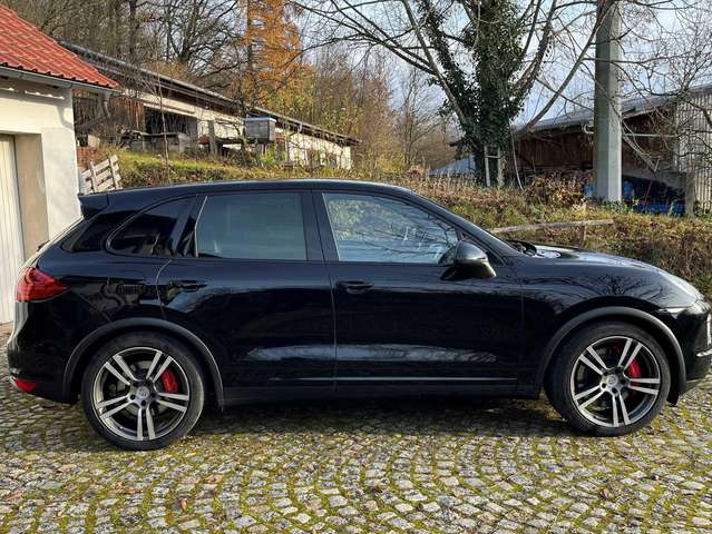 Imagine Porsche Cayenne Cayenne Turbo Tiptronic S